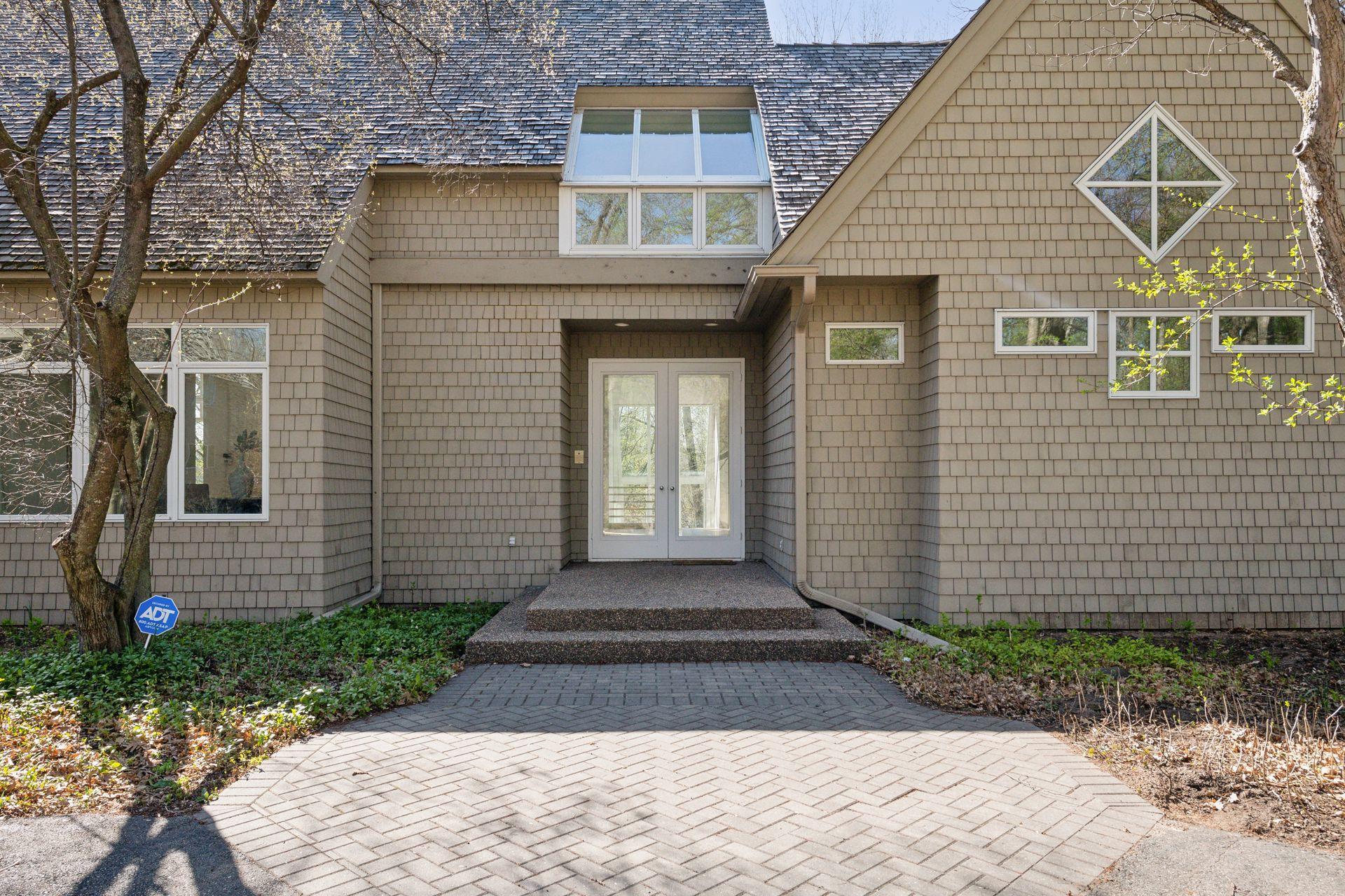 5592 Bristol Ln, Minnetonka, MN 55343