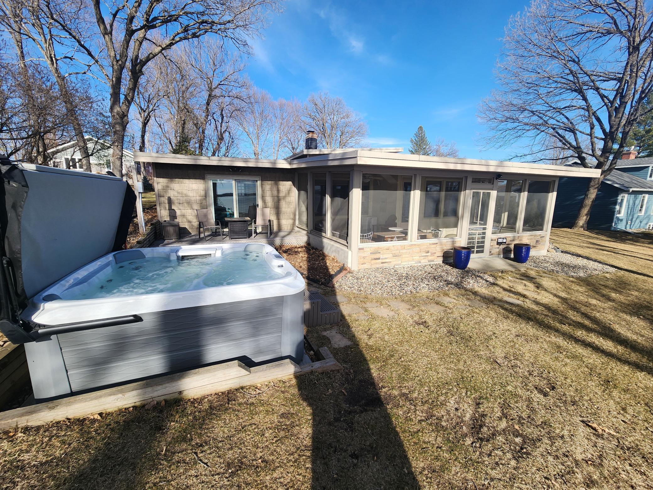 1710 E Shore Dr, Detroit Lakes, MN 56501