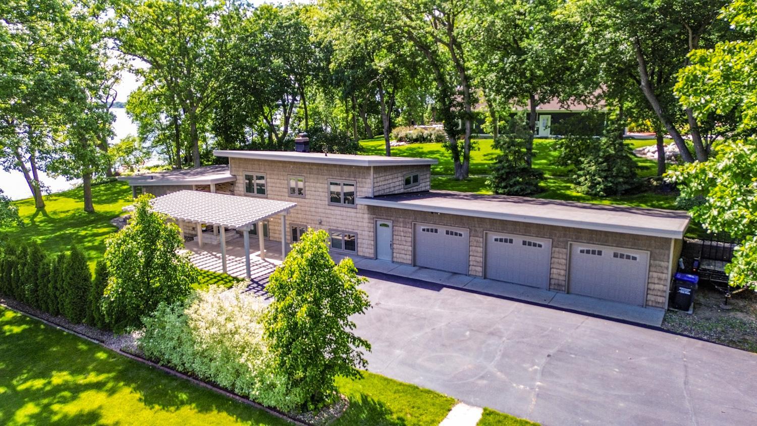 1710 E Shore Dr, Detroit Lakes, MN 56501