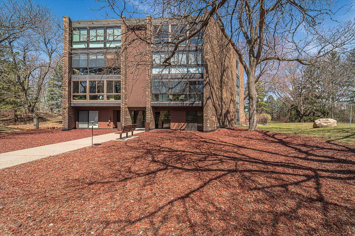 1700 Lexington Ave S #305, Lilydale, MN 55118