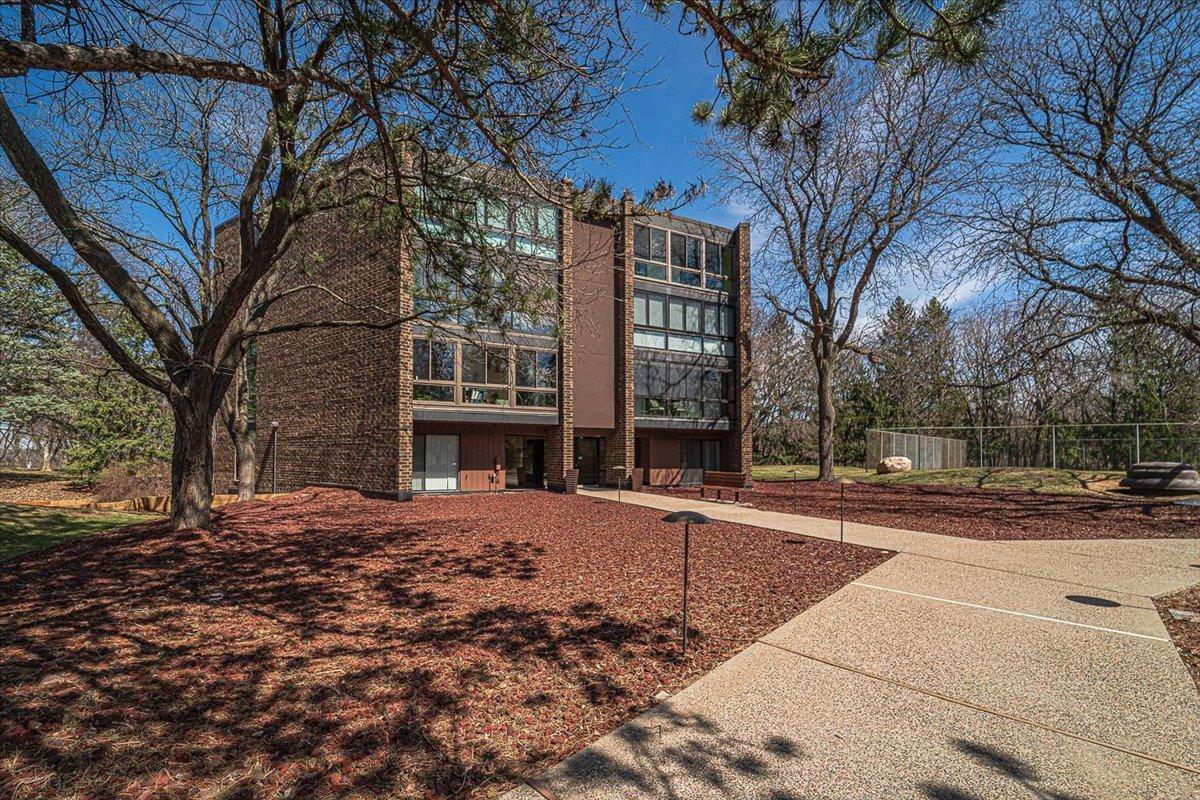1700 Lexington Ave S #305, Lilydale, MN 55118