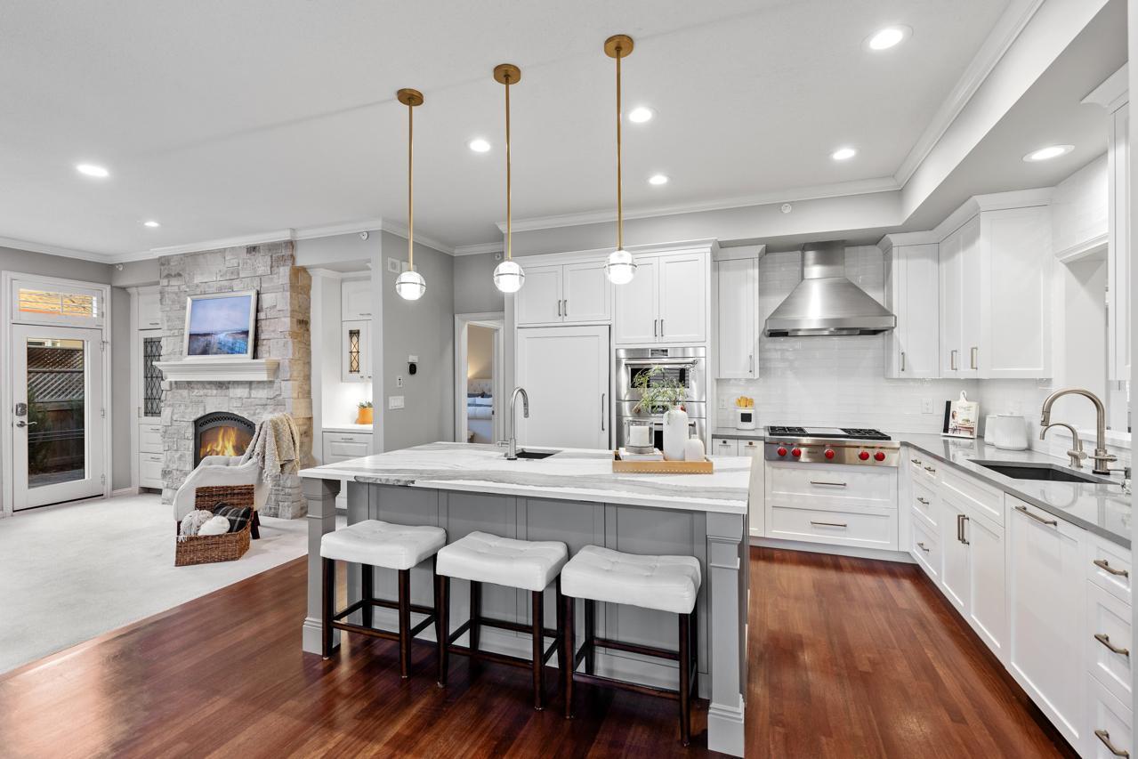 915 Coventry Pl, Edina, MN 55435