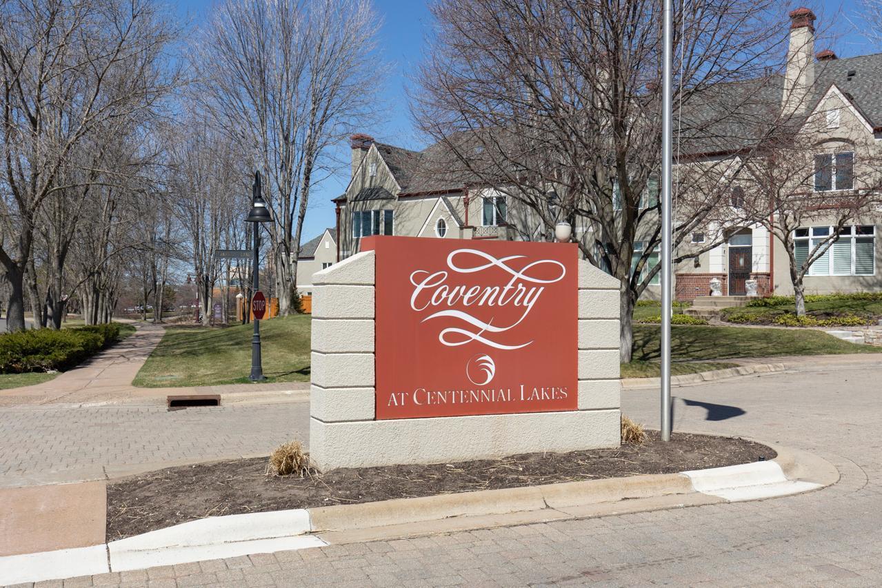 915 Coventry Pl, Edina, MN 55435