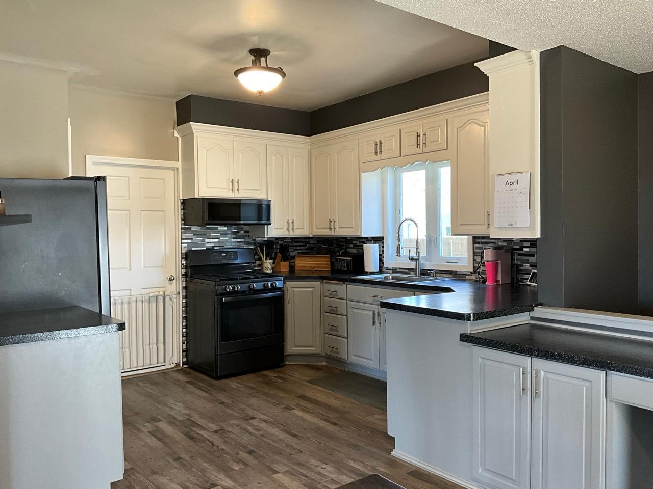 303 Kandiyohi Ave, Prinsburg, MN 56281
