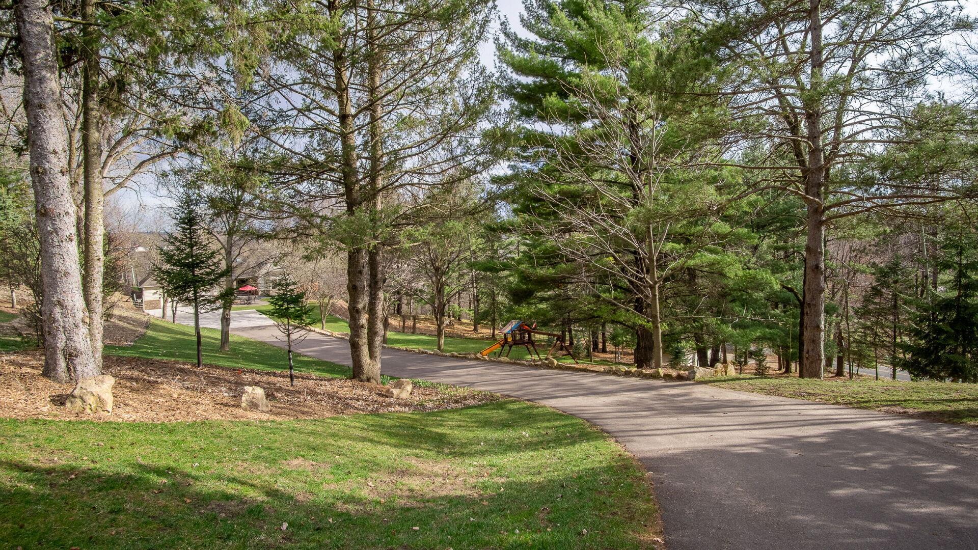 403 Grandview Heights Ct, Menomonie, WI 54751