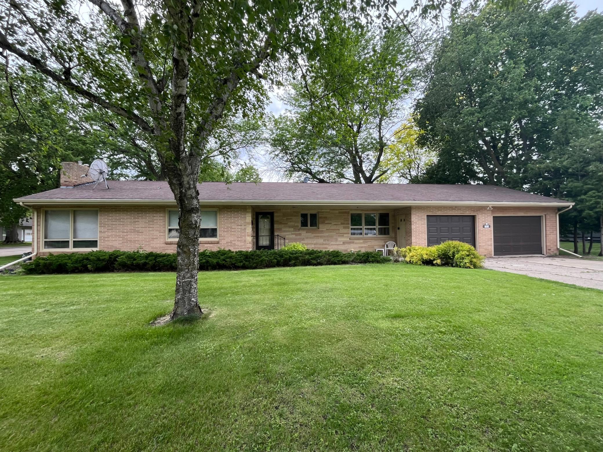 781 8th St, Walnut Grove, MN 56180