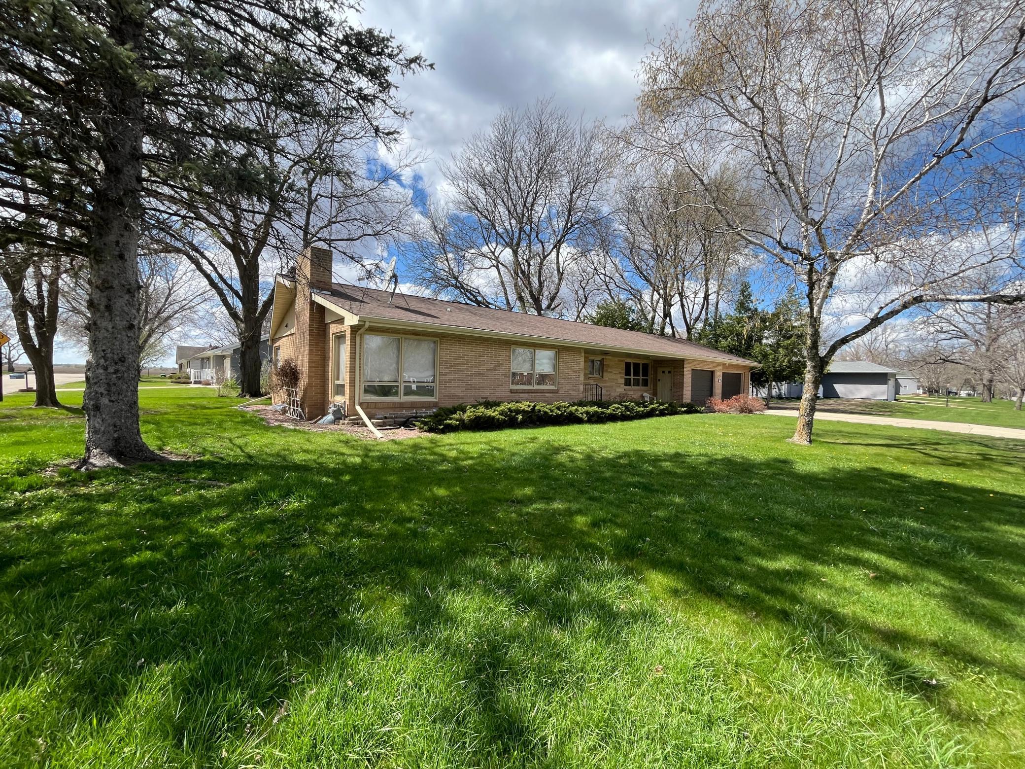 781 8th St, Walnut Grove, MN 56180