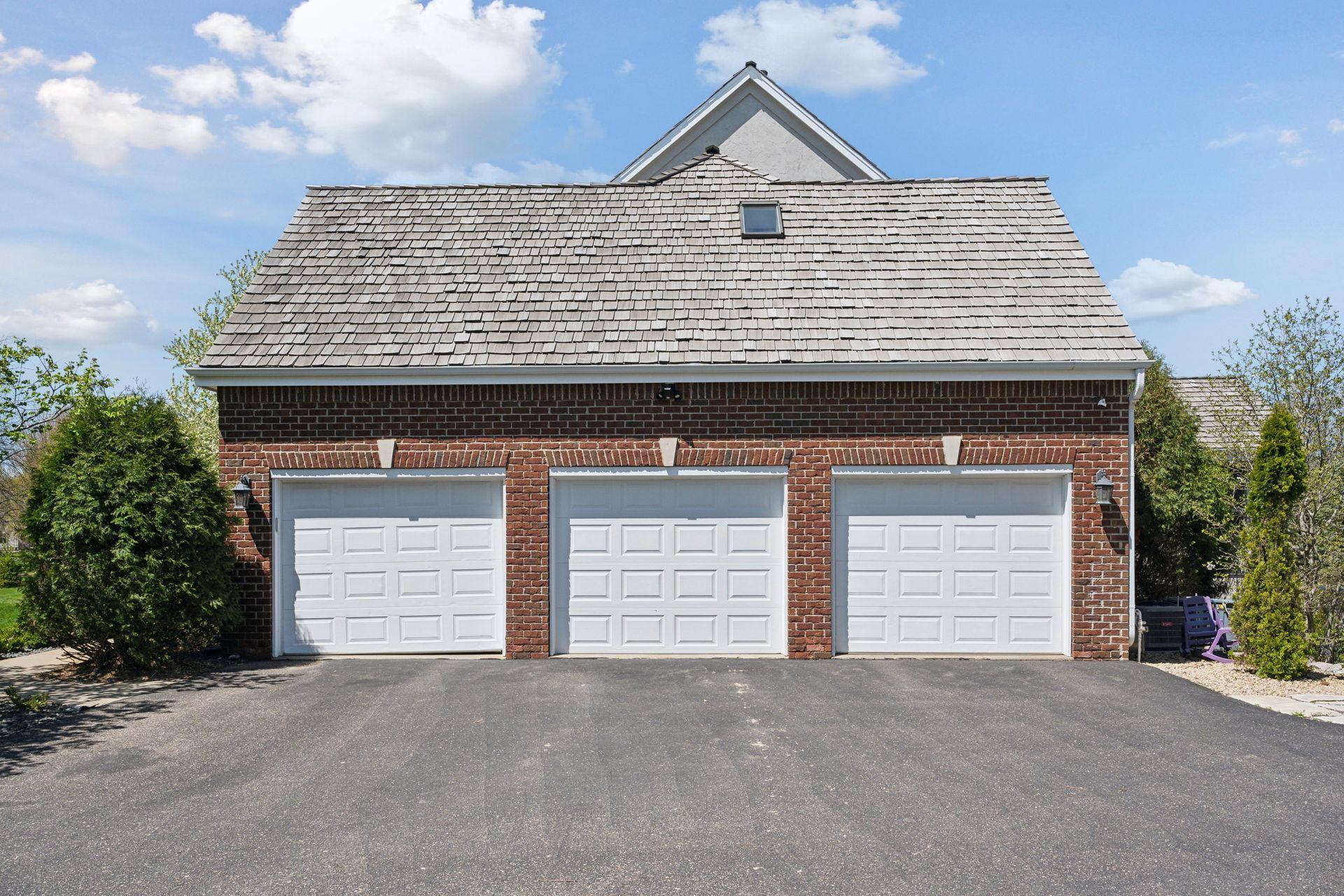 800 Navajo Rd W, Medina, MN 55340