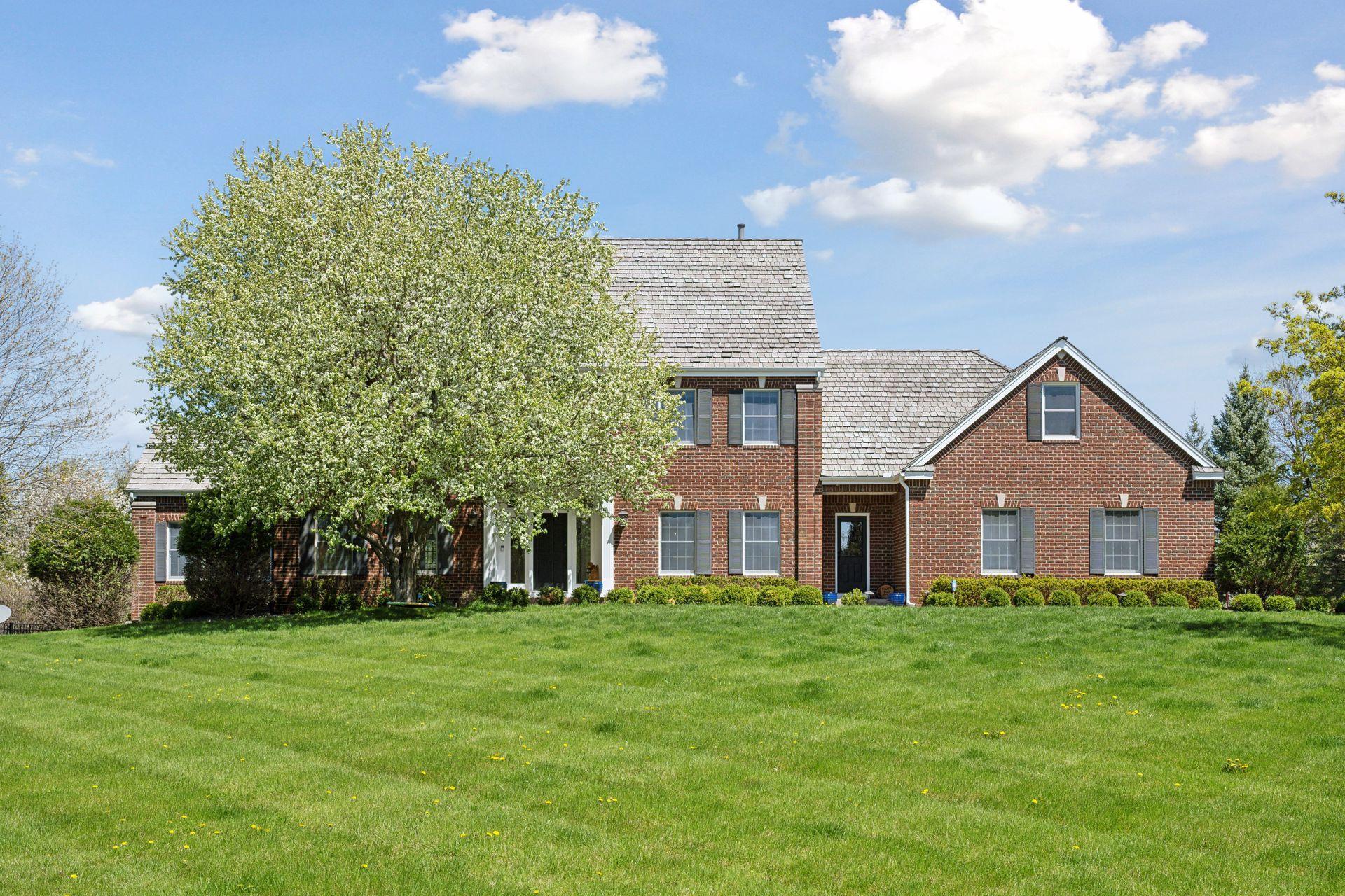 800 Navajo Rd W, Medina, MN 55340