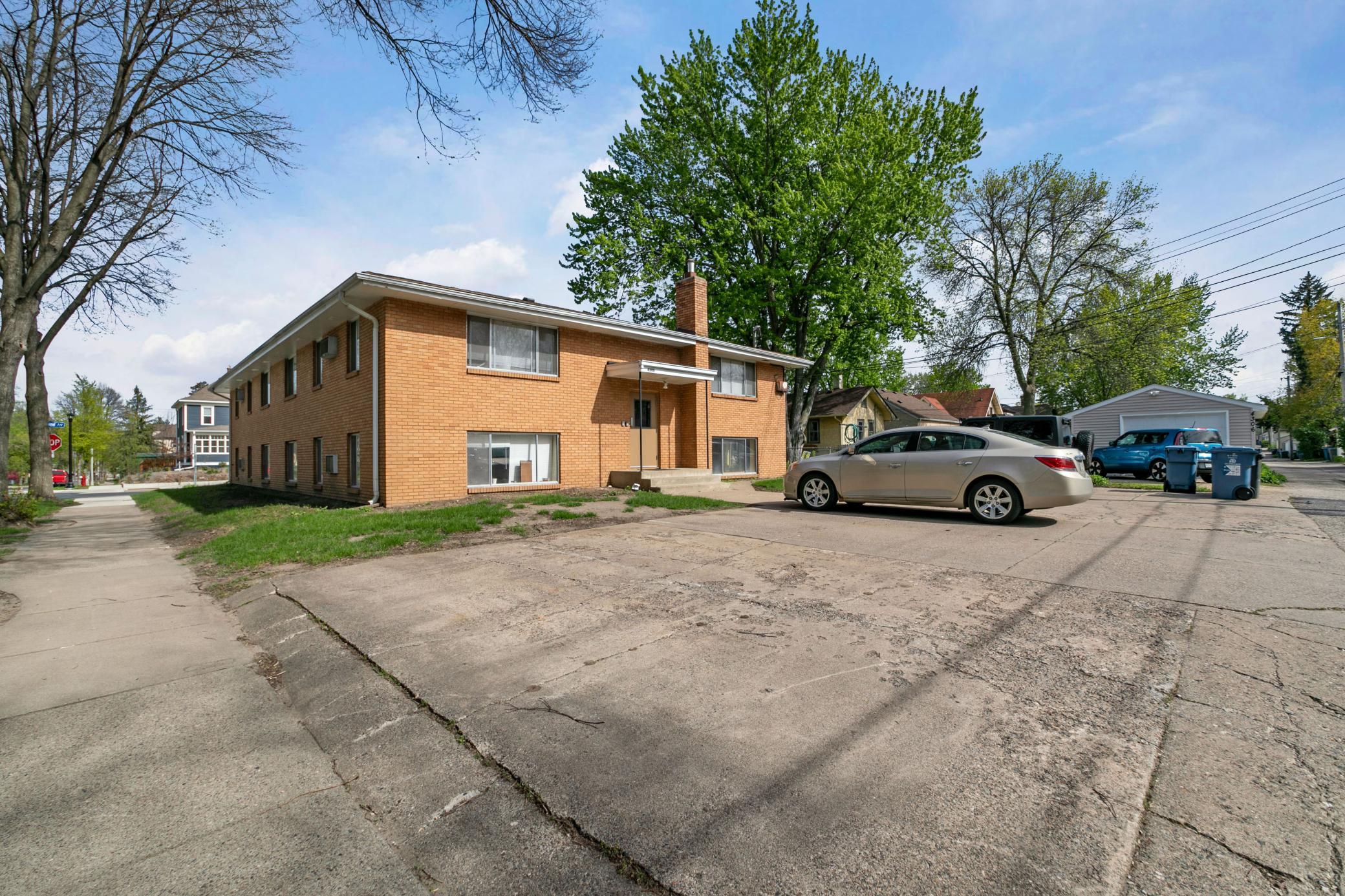 4300 Grand Ave S, Minneapolis, MN 55409