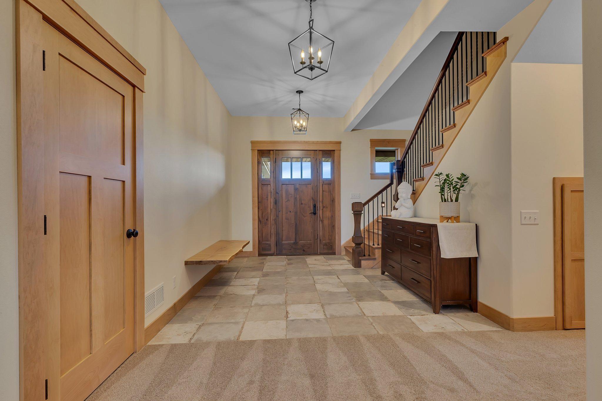 9115 Cayley Ct, Saint Cloud, MN 56301