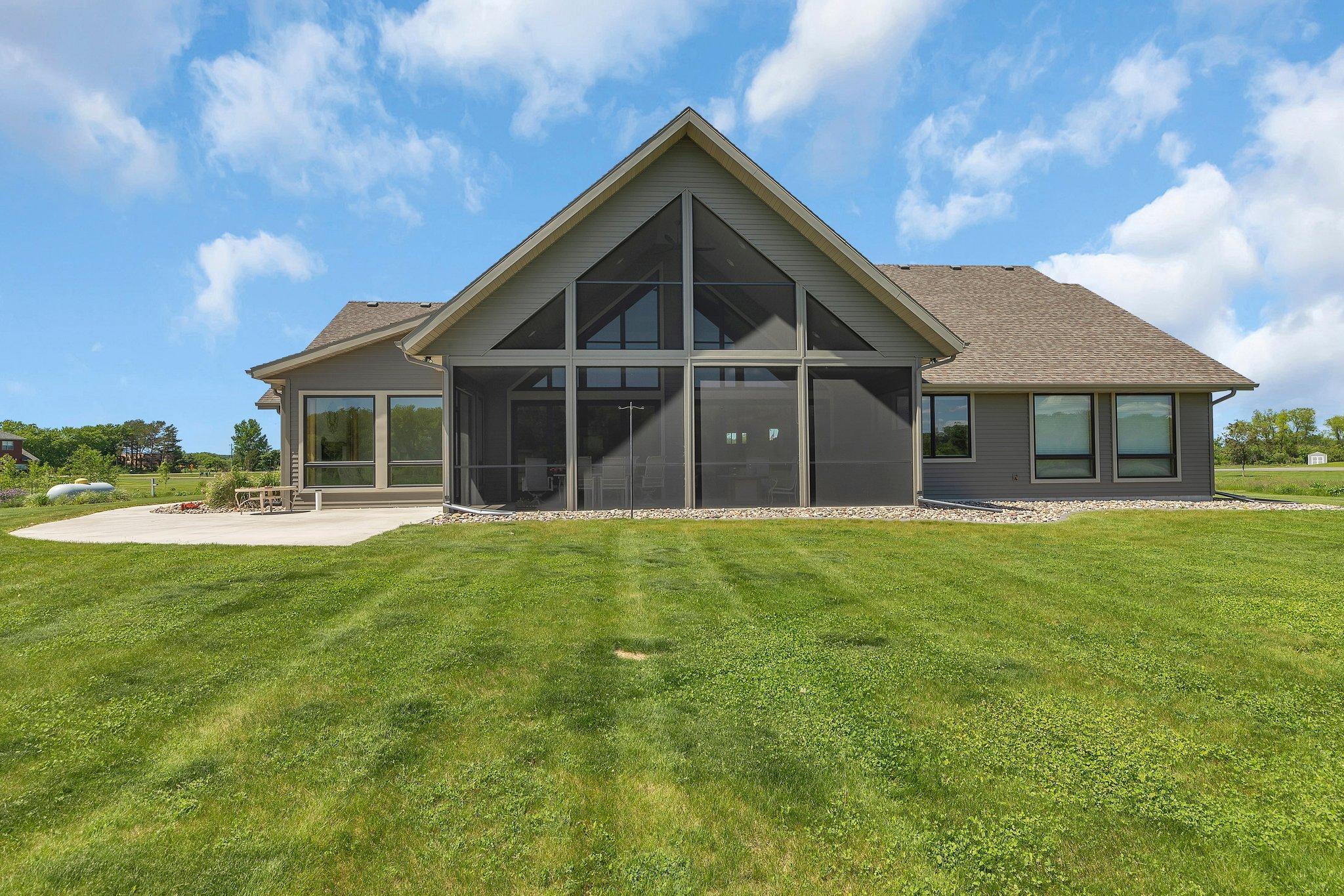 9115 Cayley Ct, Saint Cloud, MN 56301