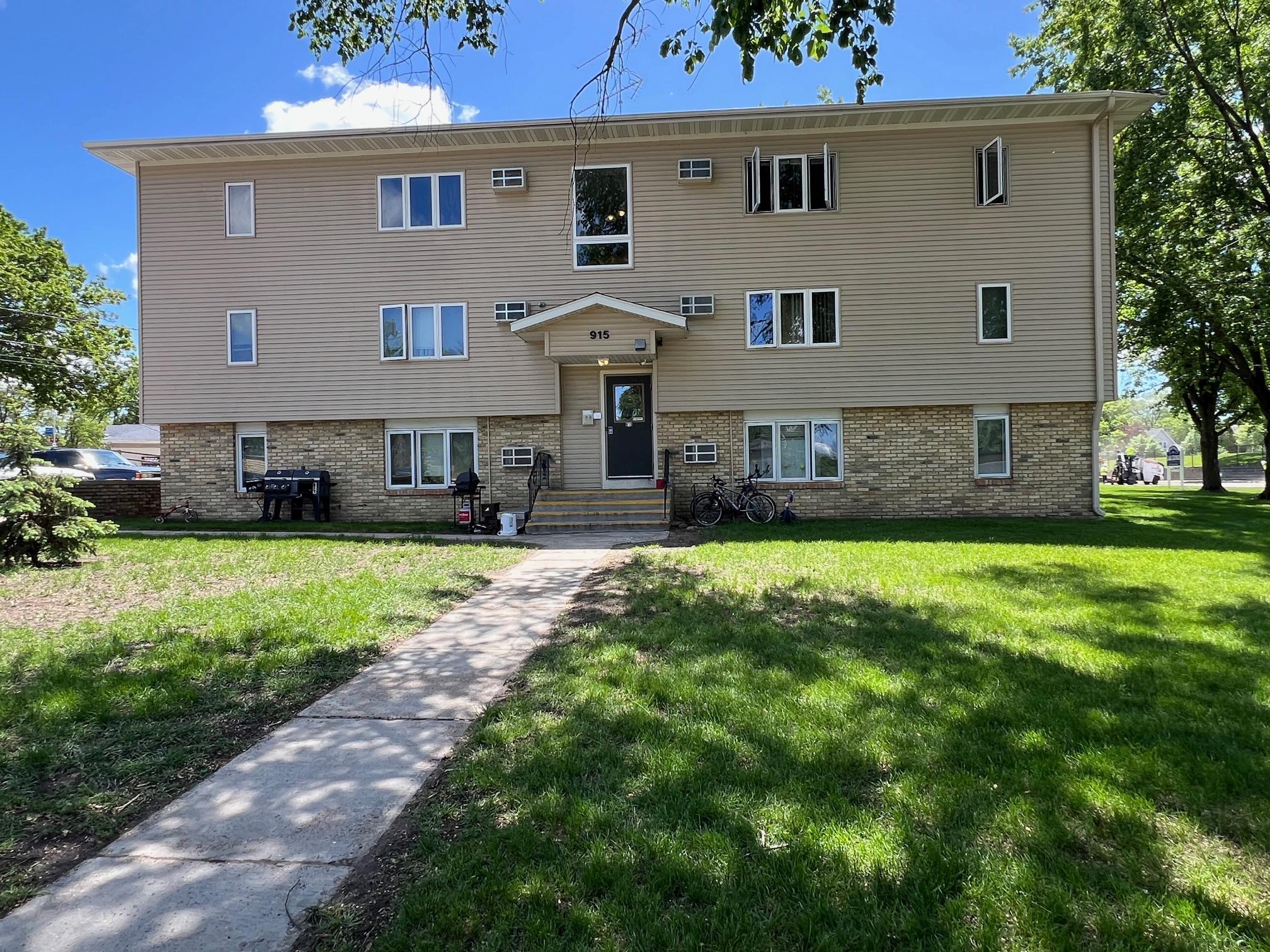 915 7th St S, Saint Cloud, MN 56301