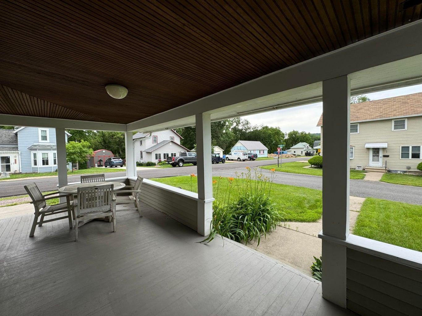 625 Main St, Dakota, MN 55925