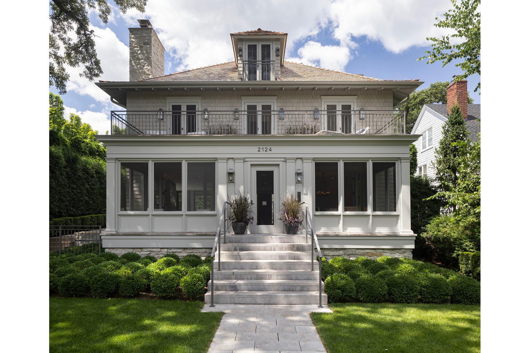2124 W Lake Of The Isles Pw, Minneapolis, MN 55405