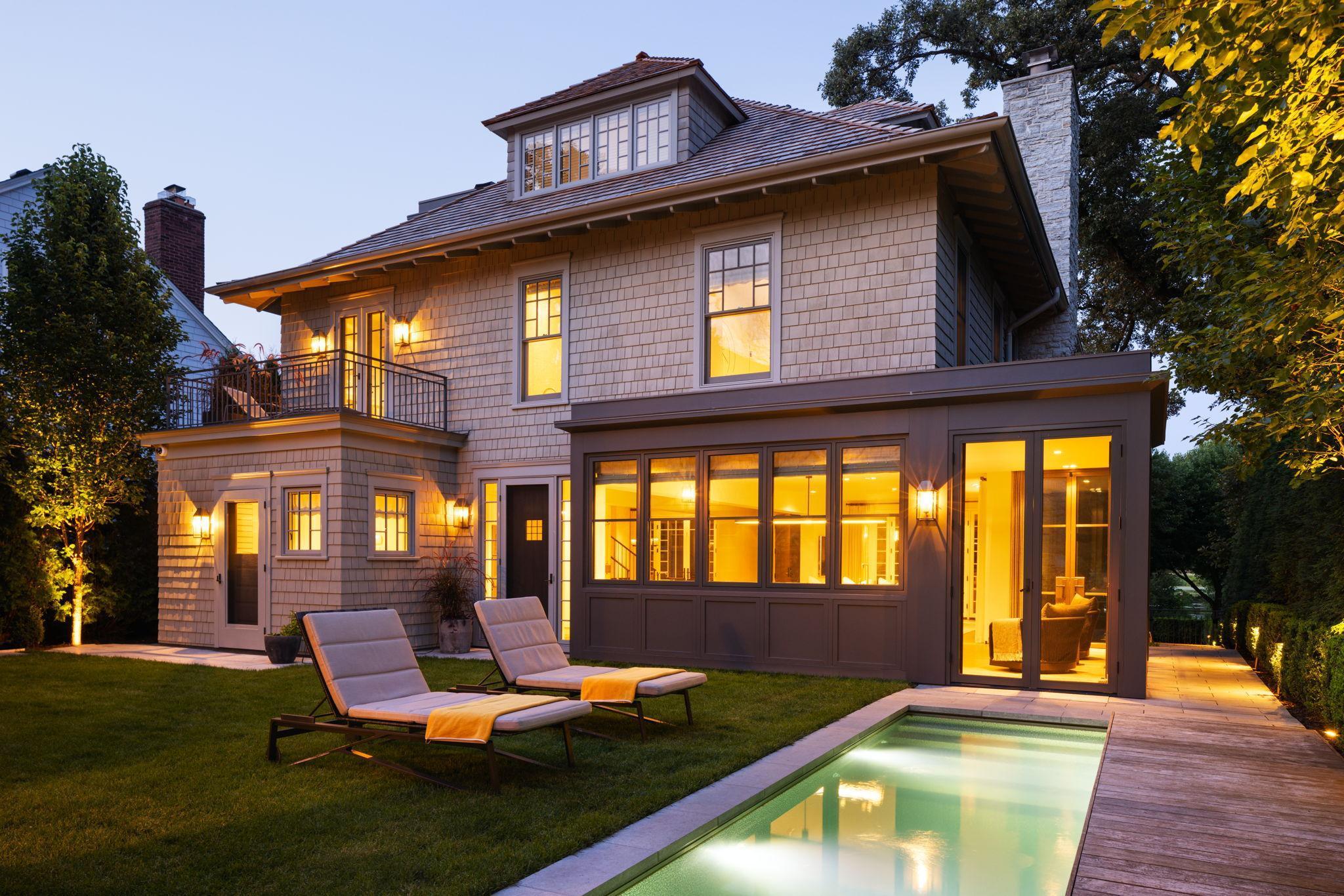 2124 W Lake Of The Isles Pw, Minneapolis, MN 55405