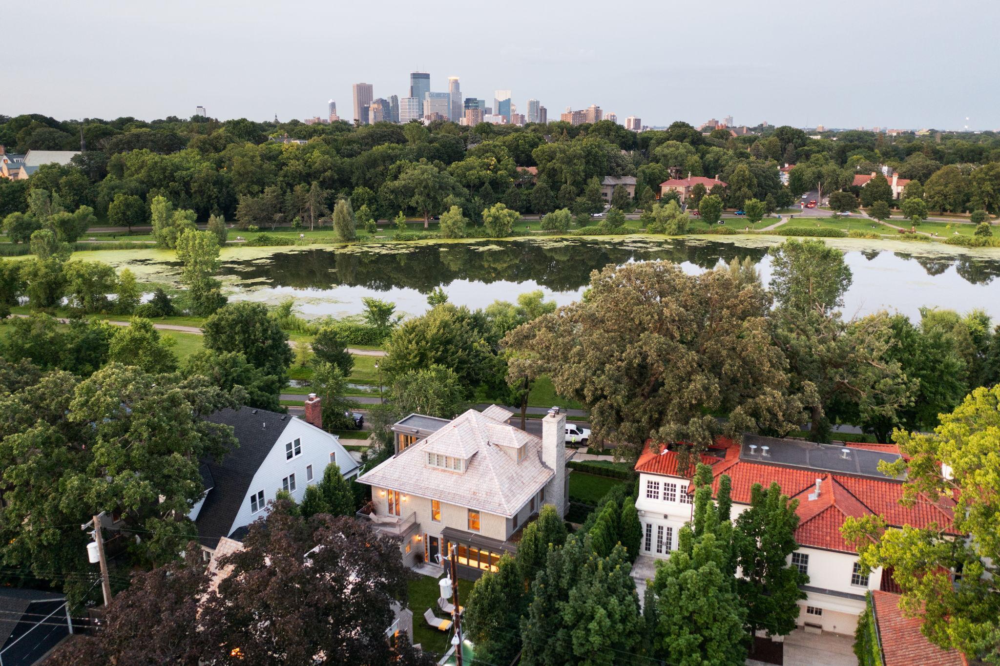 2124 W Lake Of The Isles Pw, Minneapolis, MN 55405