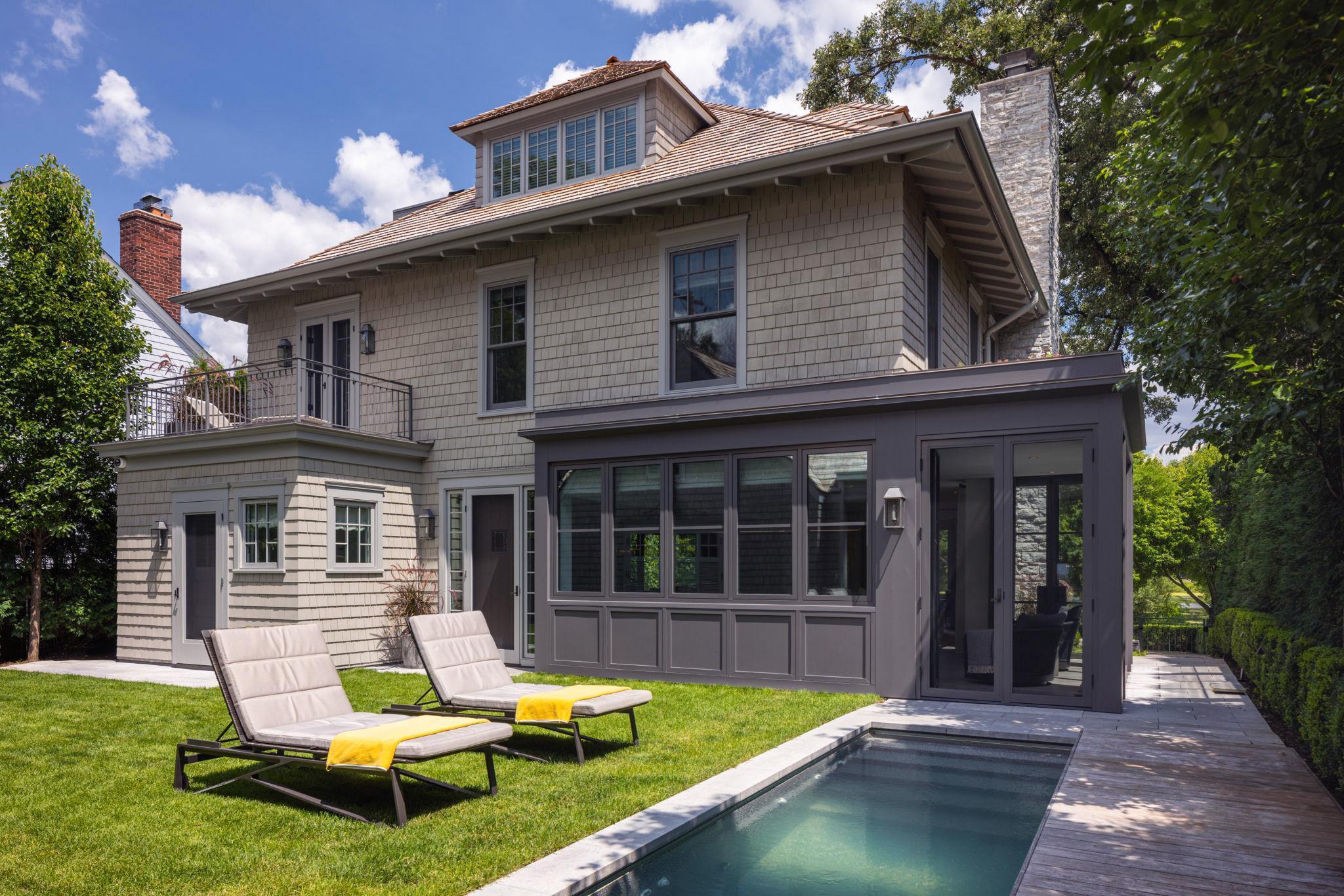 2124 W Lake Of The Isles Pw, Minneapolis, MN 55405