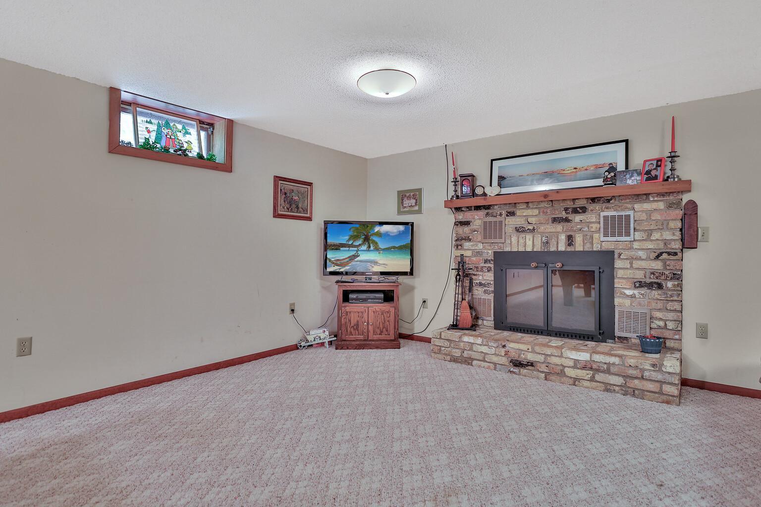 30729 Quinlan Ave, Center City, MN 55012