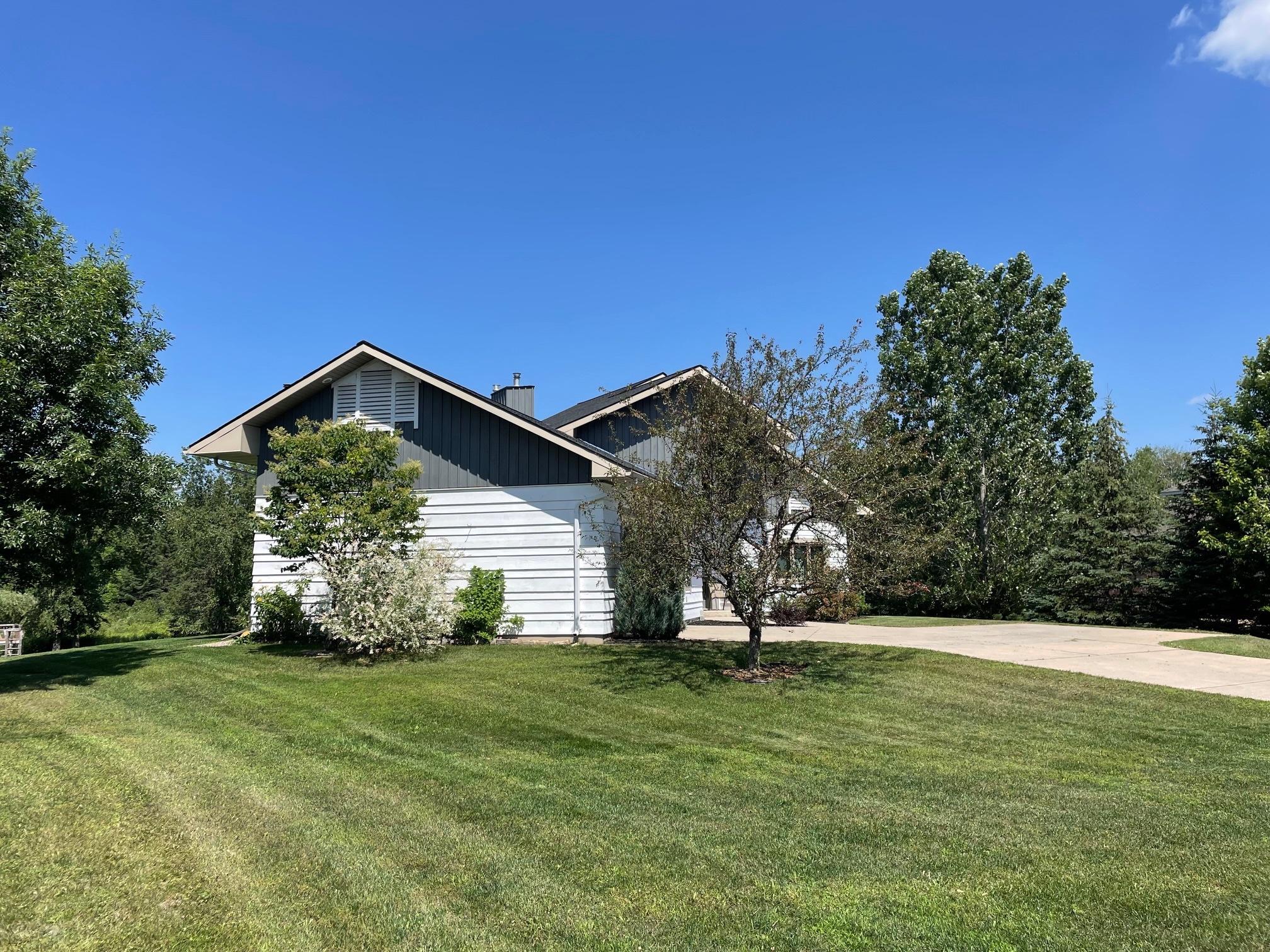 11665 River View Dr, Hibbing, MN 55746