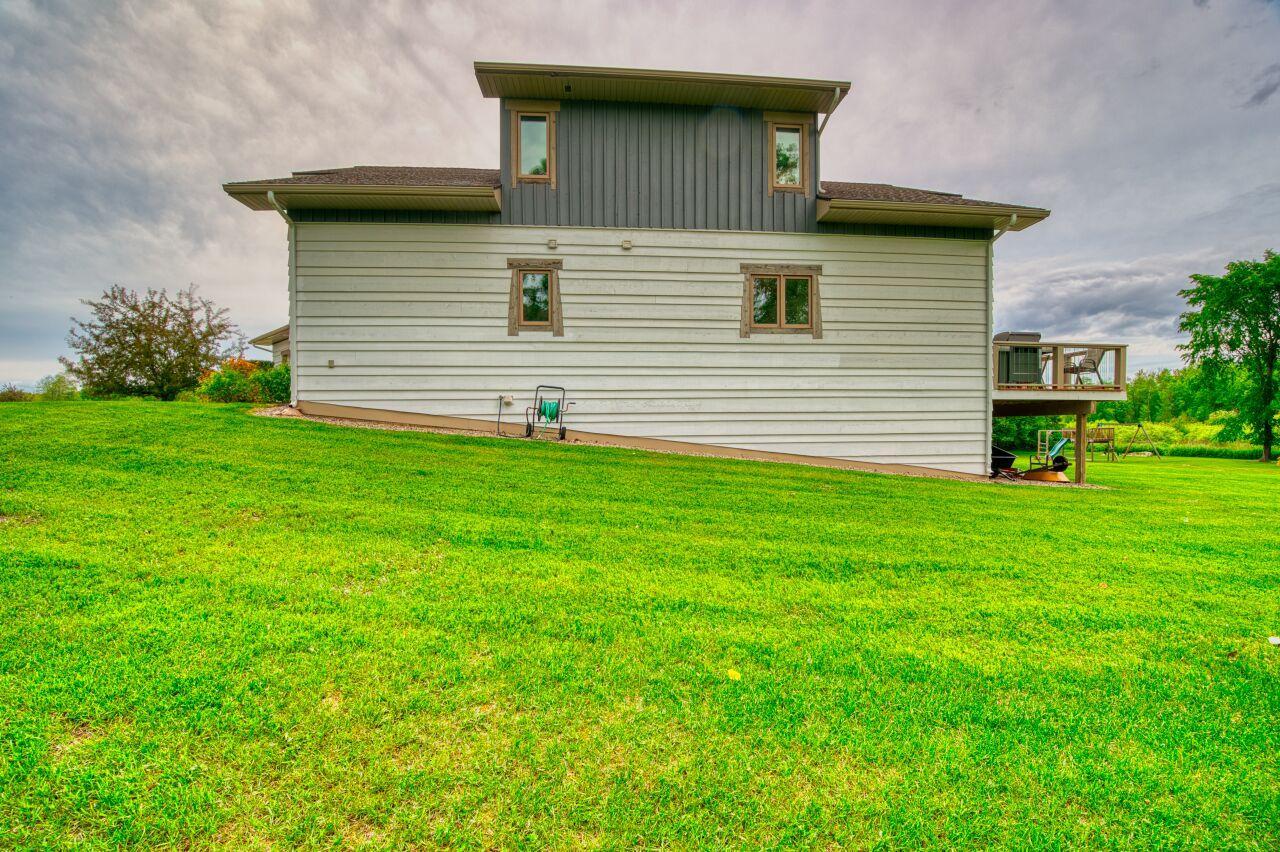 11665 River View Dr, Hibbing, MN 55746