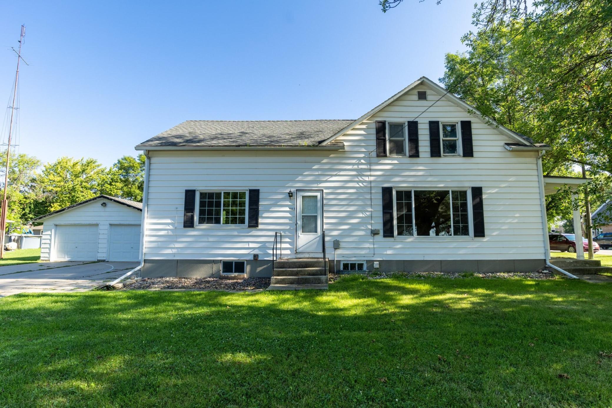 605 Kandiyohi Ave, Prinsburg, MN 56281