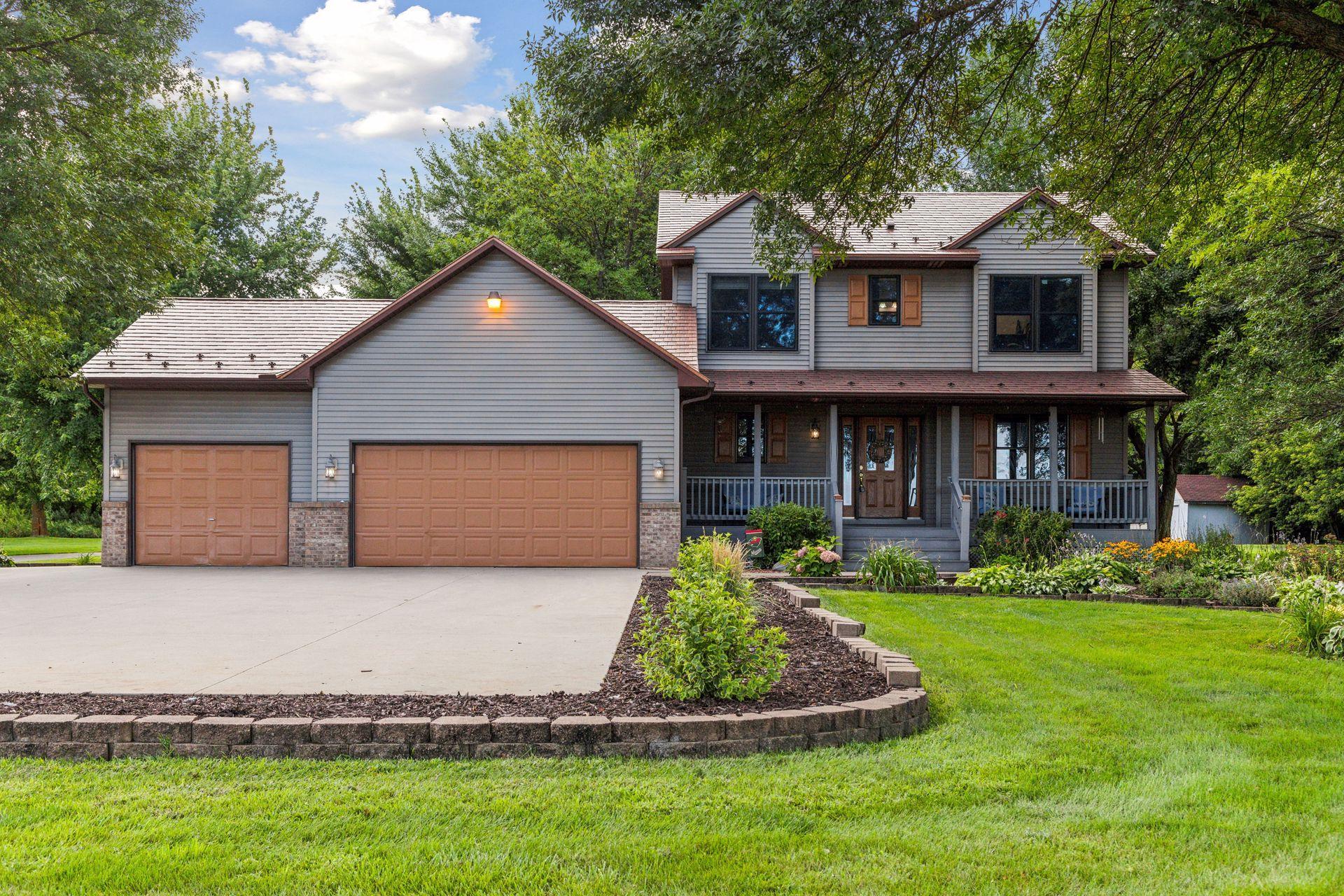 1164 4th St SW, Montgomery, MN 56069