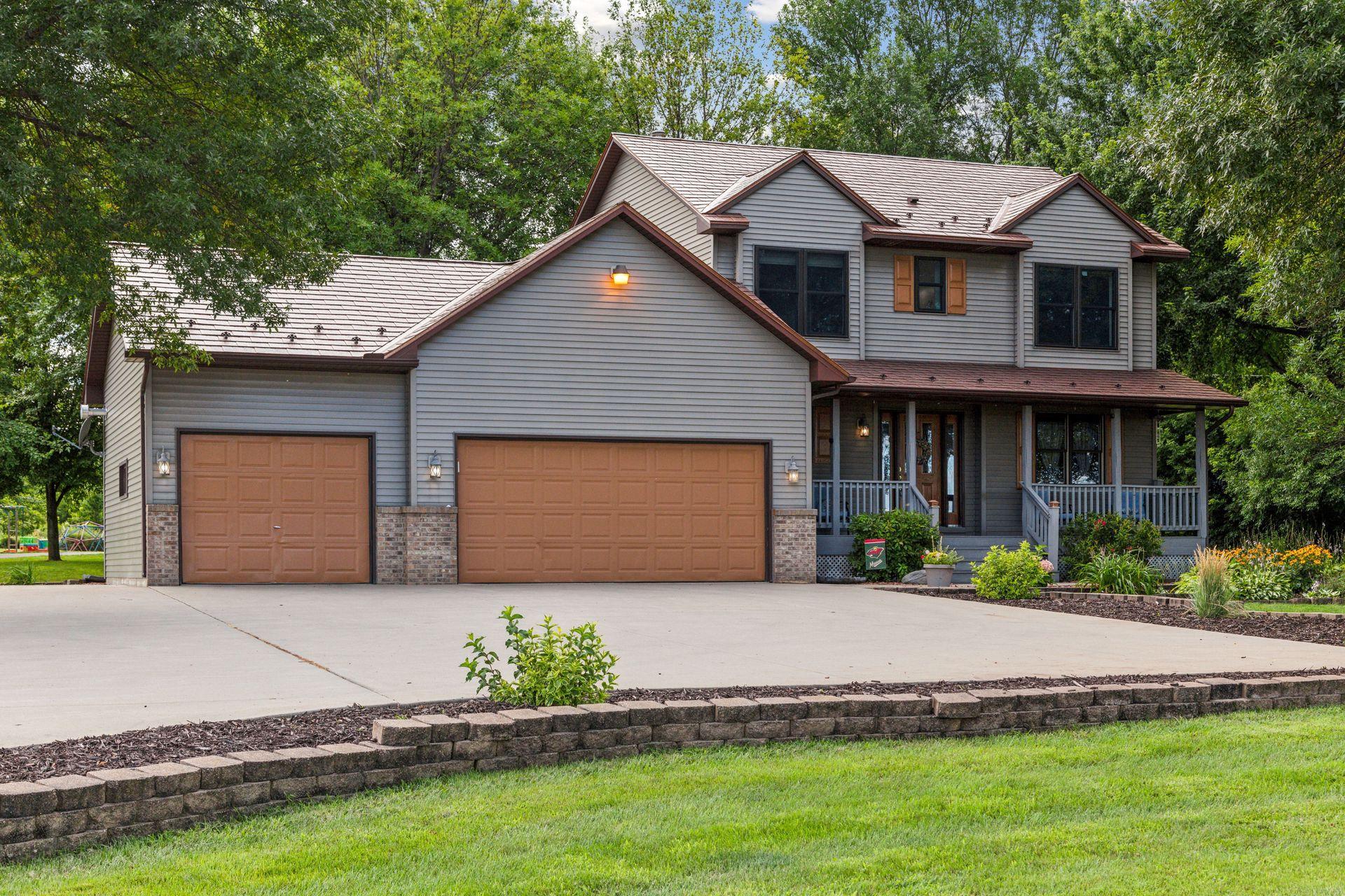 1164 4th St SW, Montgomery, MN 56069