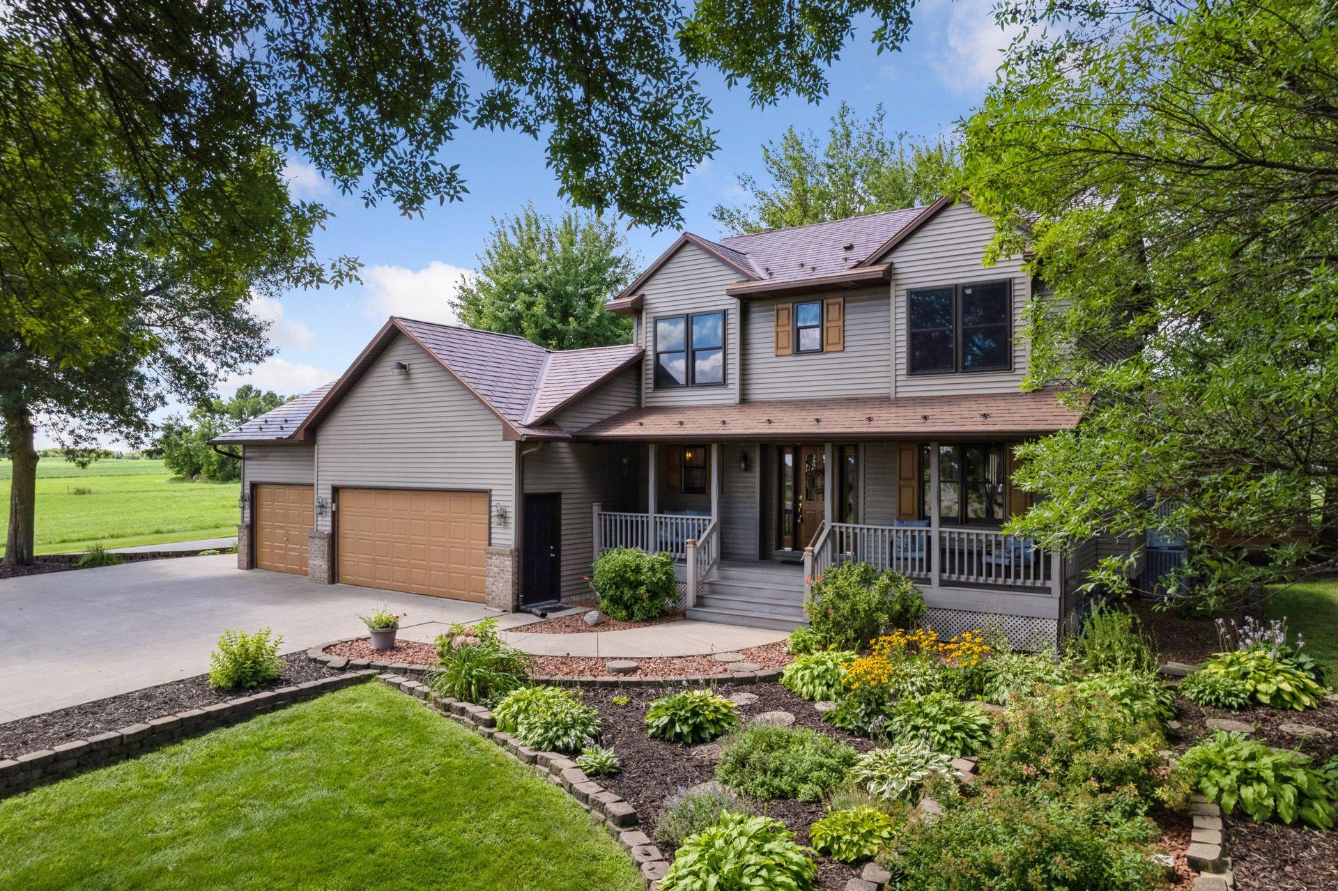 1164 4th St SW, Montgomery, MN 56069