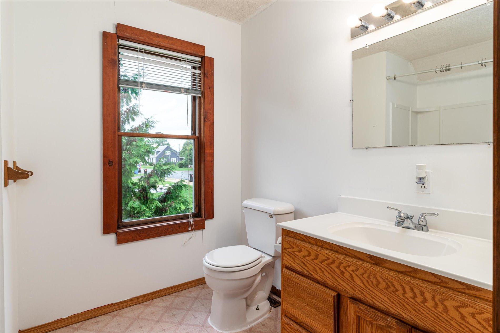 860 Main St, Dakota, MN 55925