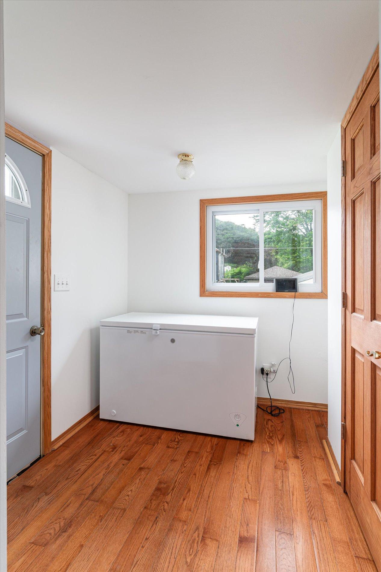 860 Main St, Dakota, MN 55925