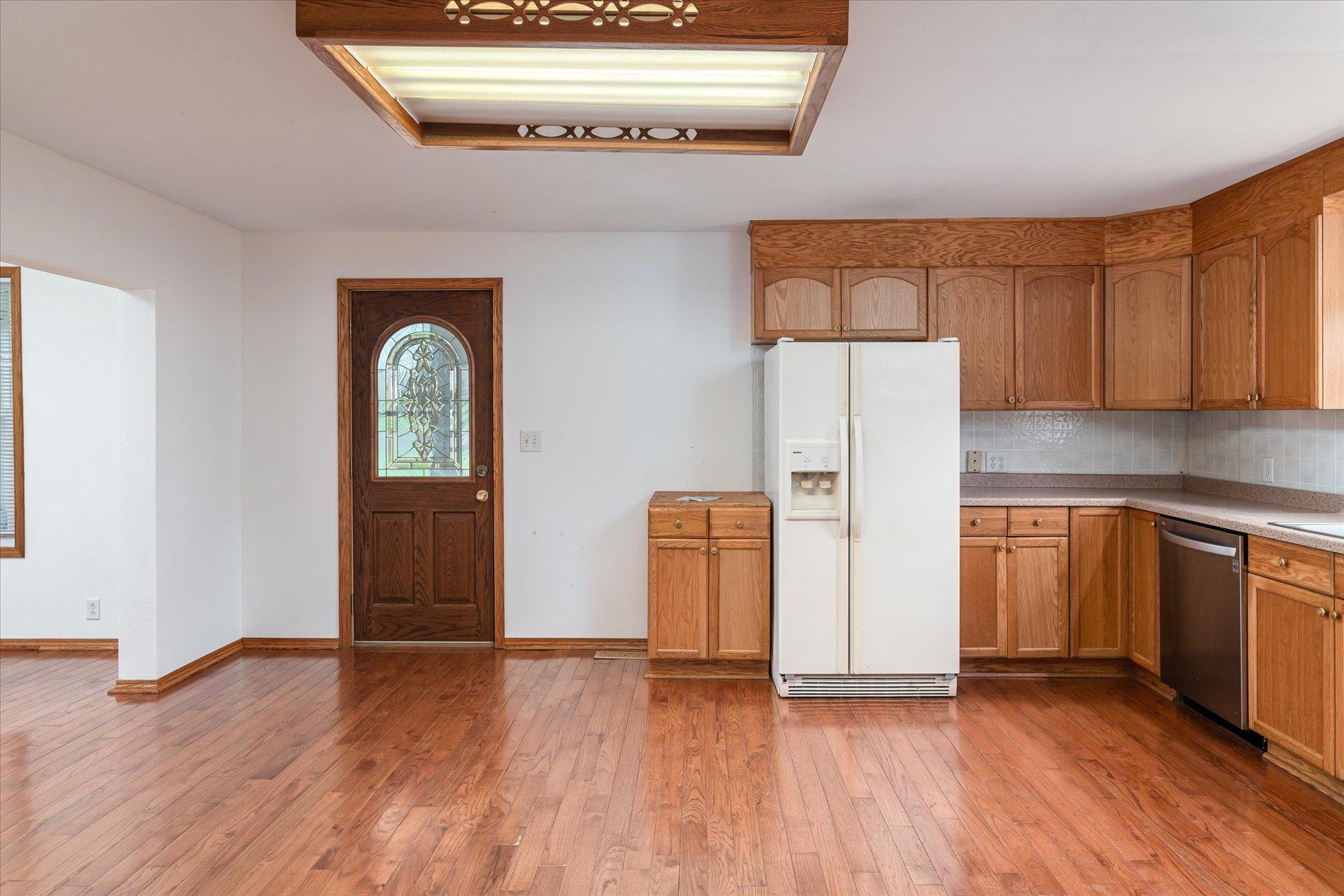 860 Main St, Dakota, MN 55925