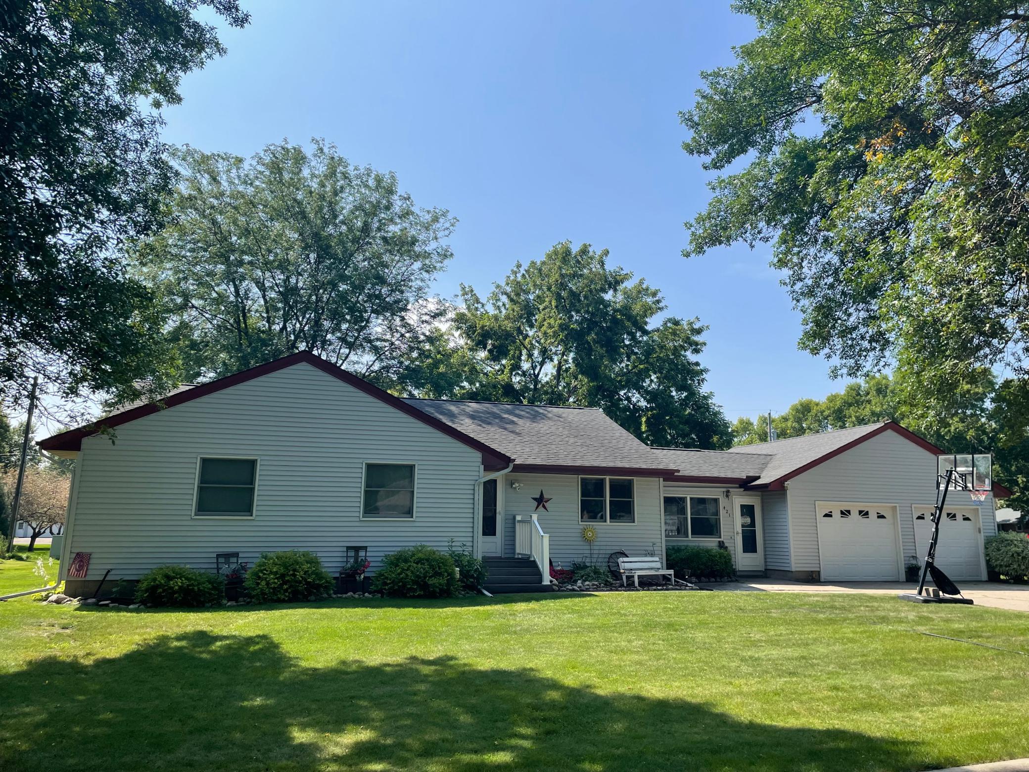 421 Washington St, Walnut Grove, MN 56180