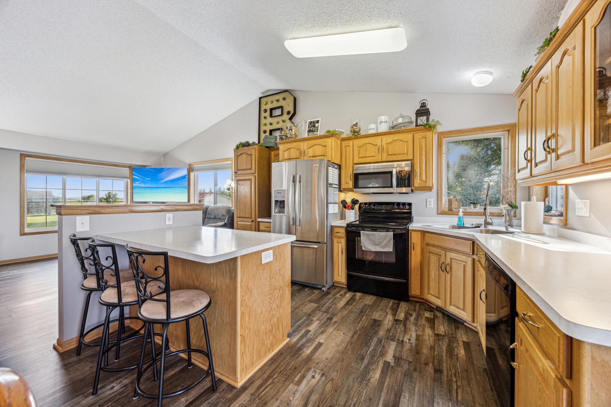 221 Glen Ln N, Watkins, MN 55389