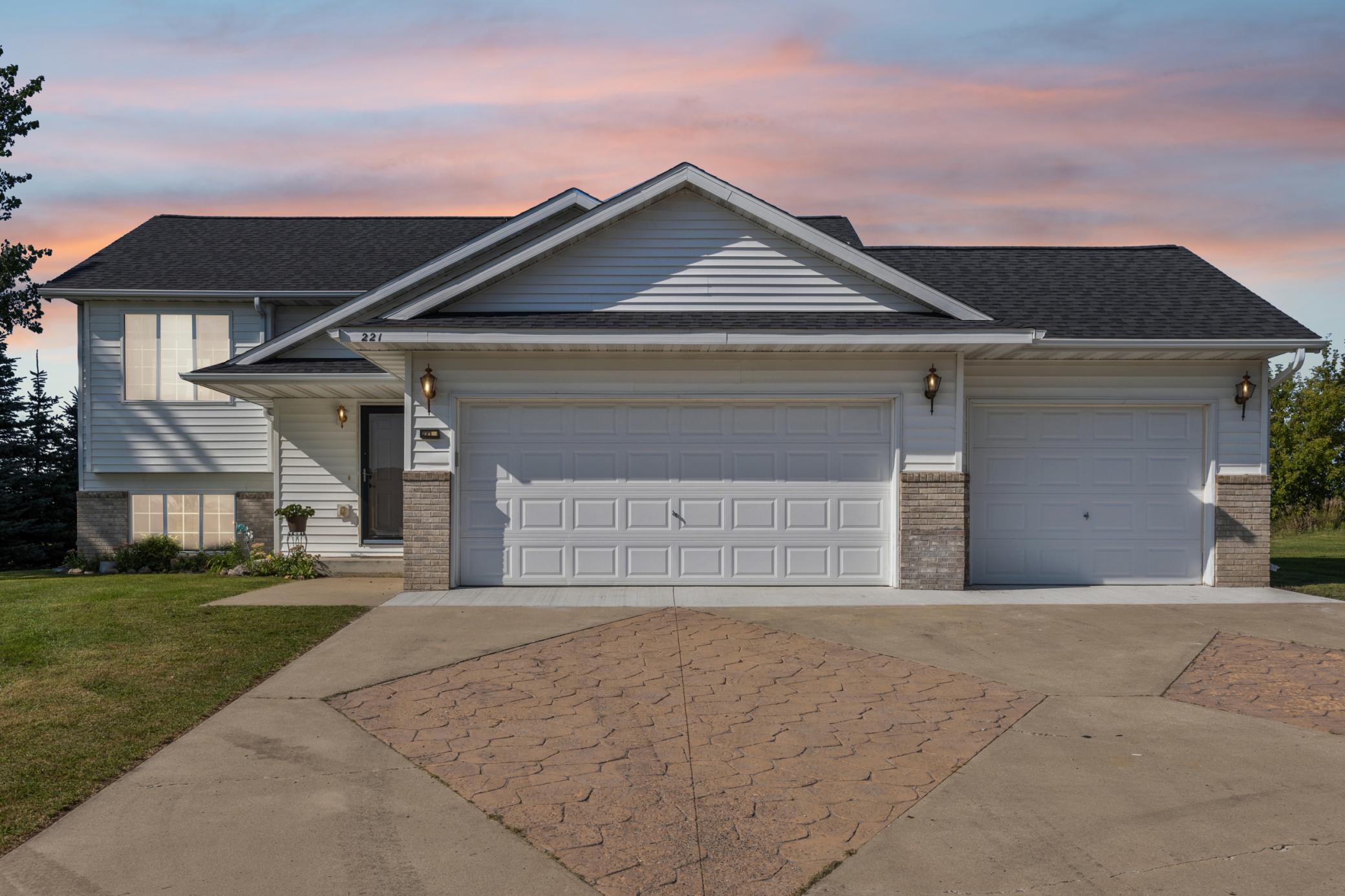 221 Glen Ln N, Watkins, MN 55389