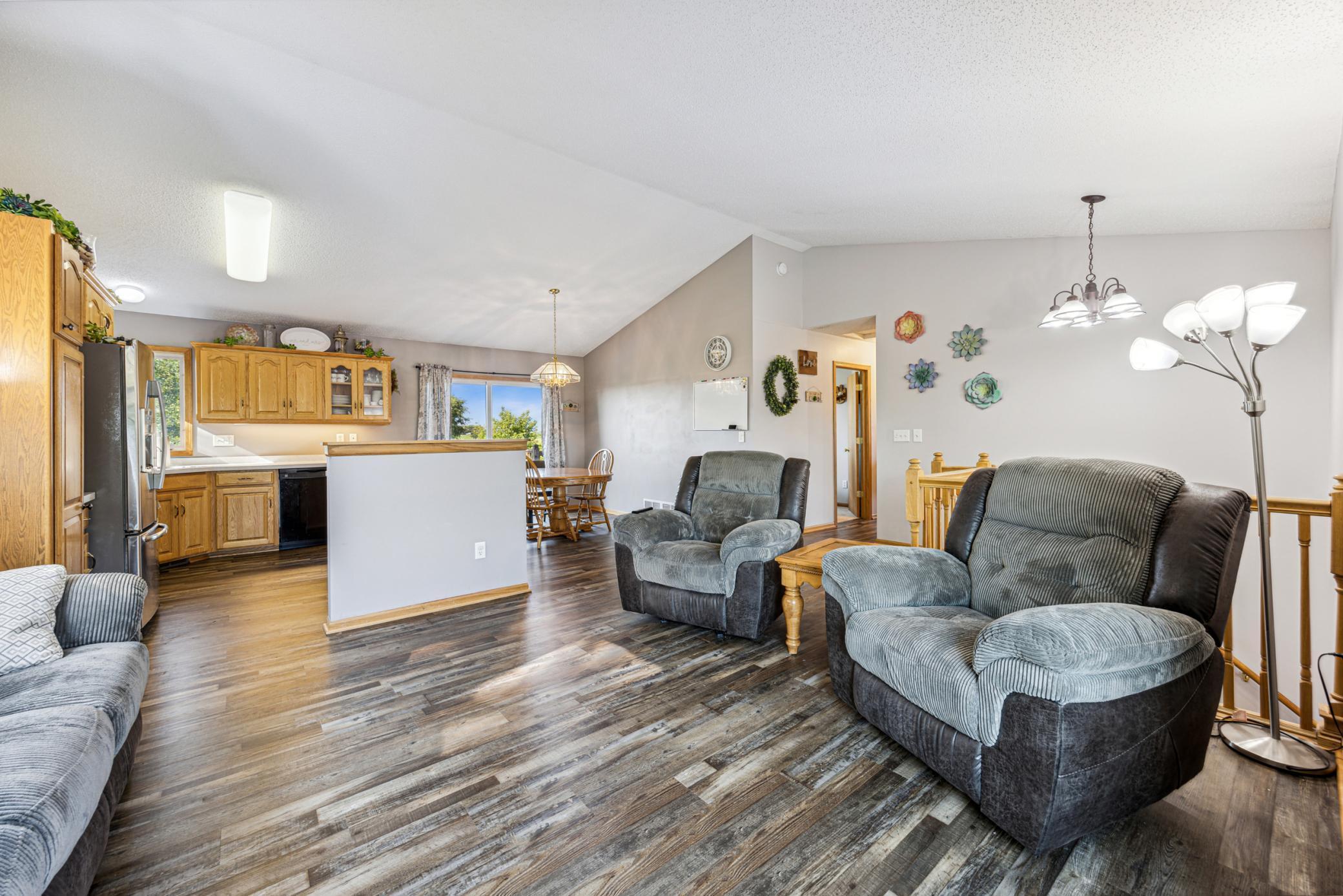 221 Glen Ln N, Watkins, MN 55389
