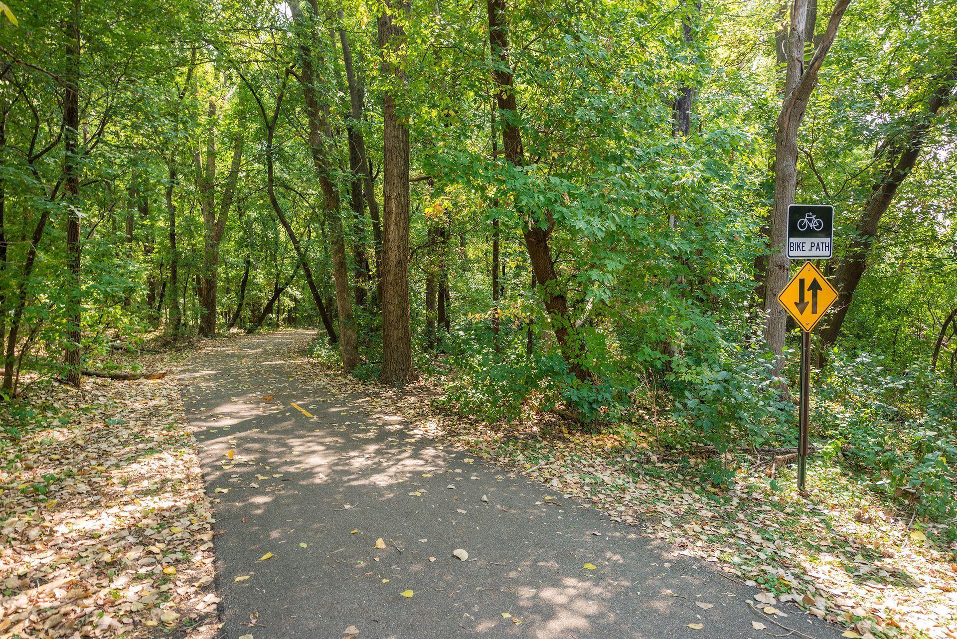 5200 Kelsey Ter, Edina, MN 55436