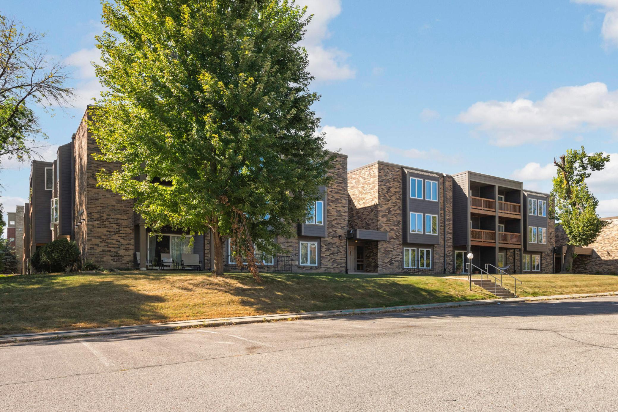 450 Ford Rd #203, Saint Louis Park, MN 55426