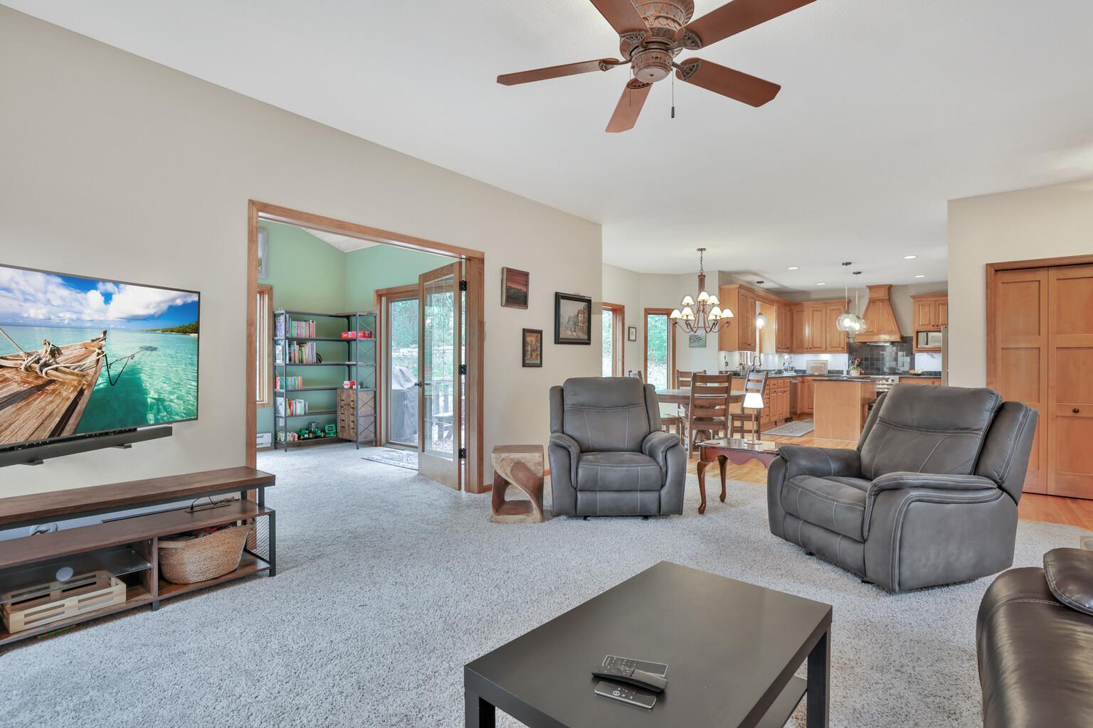 364 Toenjes Pl E, Maplewood, MN 55117