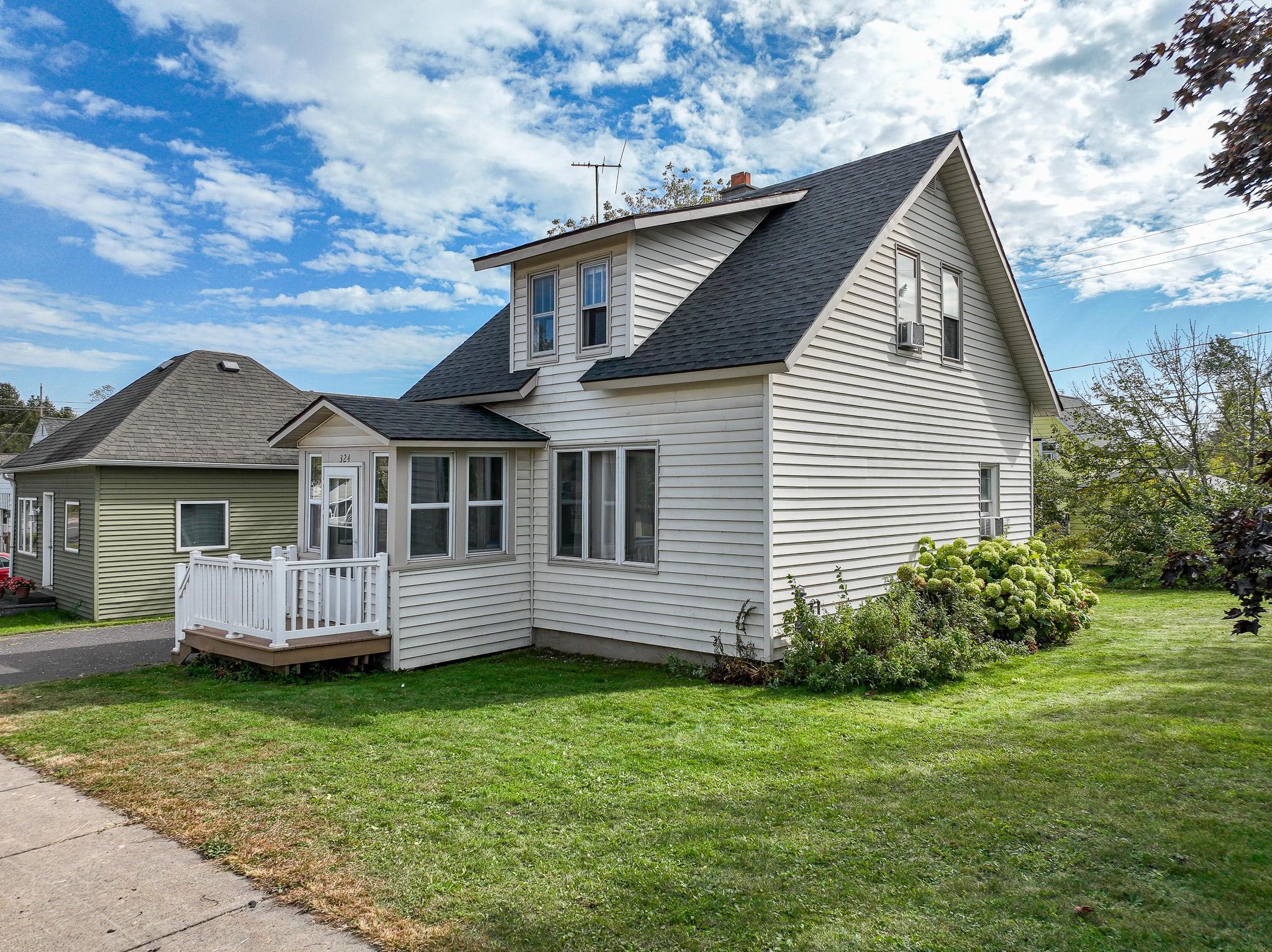 324 Chestnut Ave, Carlton, MN 55718