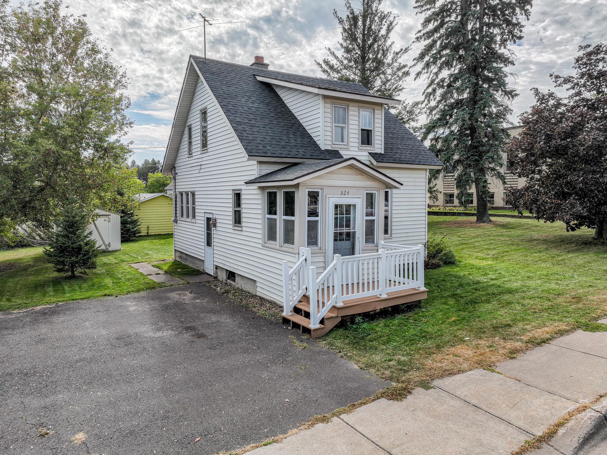324 Chestnut Ave, Carlton, MN 55718
