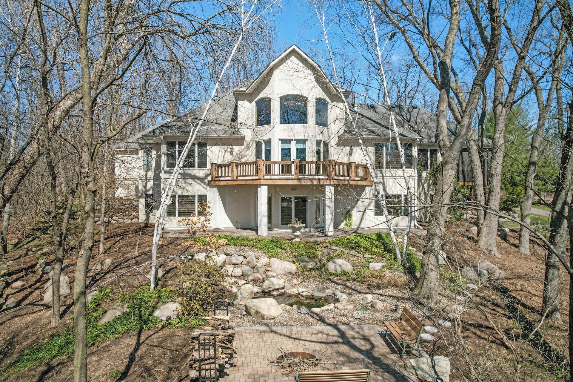 2033 Pine Ridge Dr, West Saint Paul, MN 55118