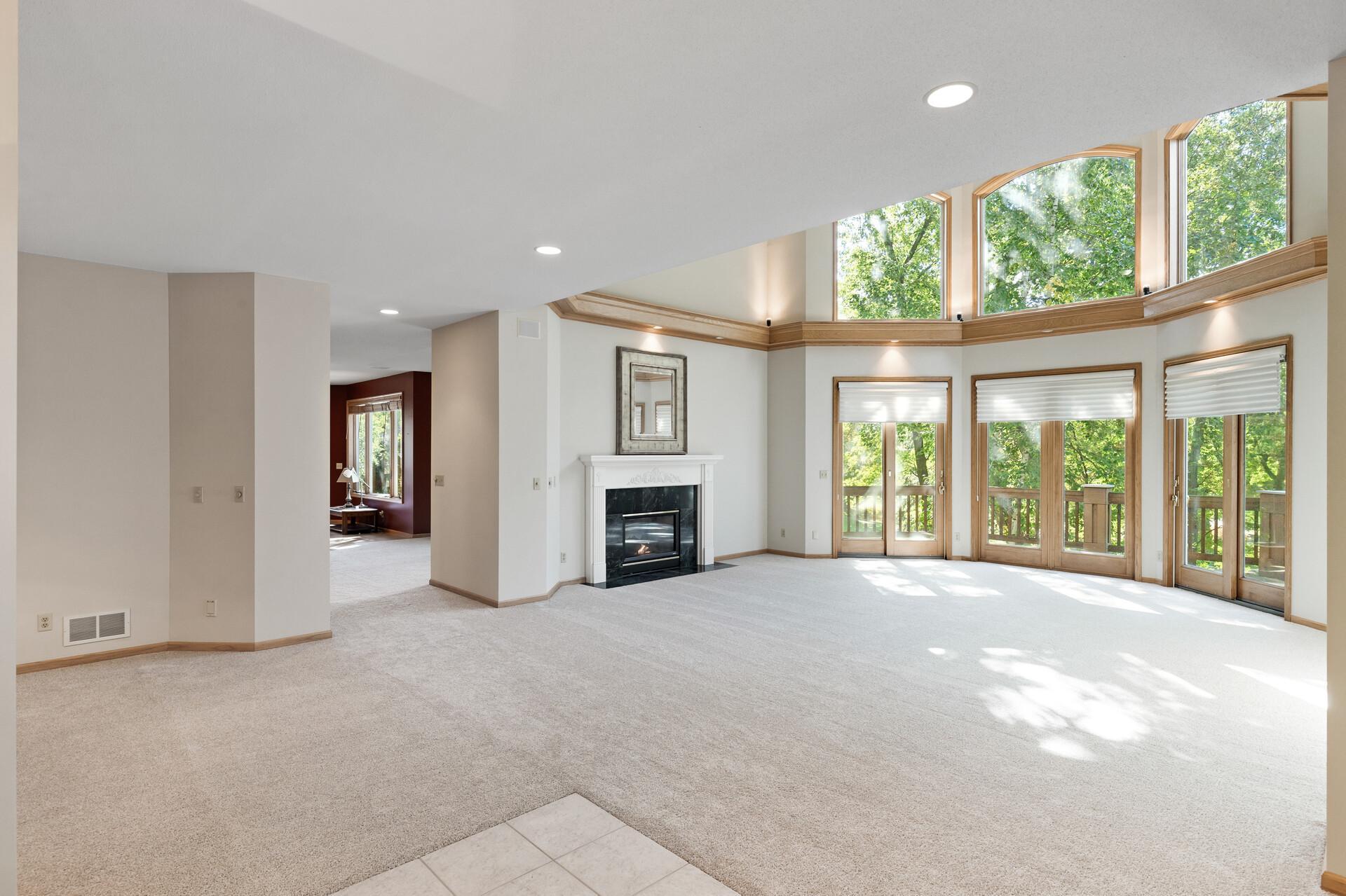 2033 Pine Ridge Dr, West Saint Paul, MN 55118