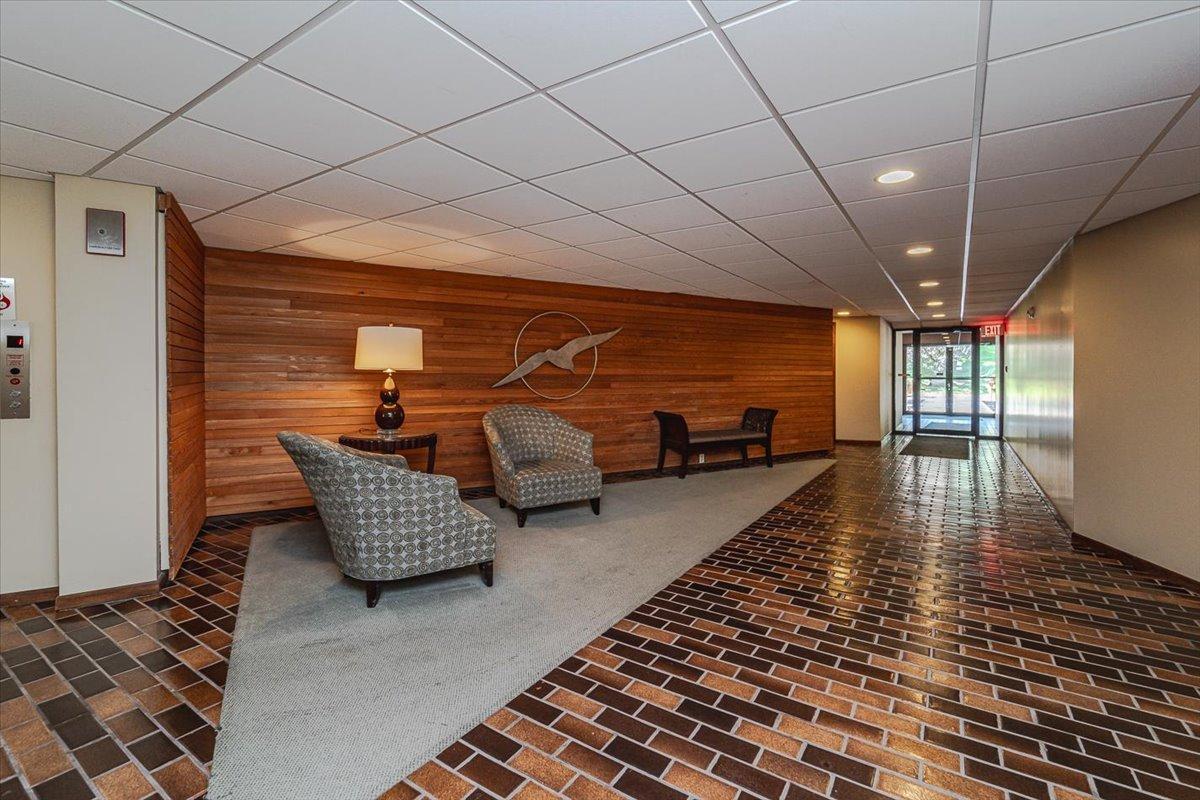 1700 Lexington Ave S #204, Lilydale, MN 55118