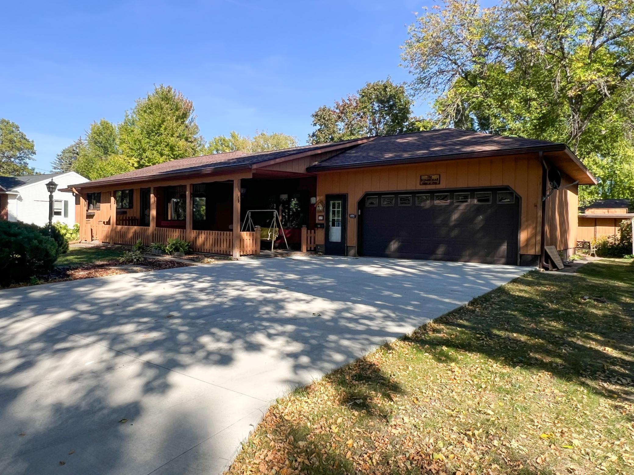 127 Elm Grove Ln, Prinsburg, MN 56281