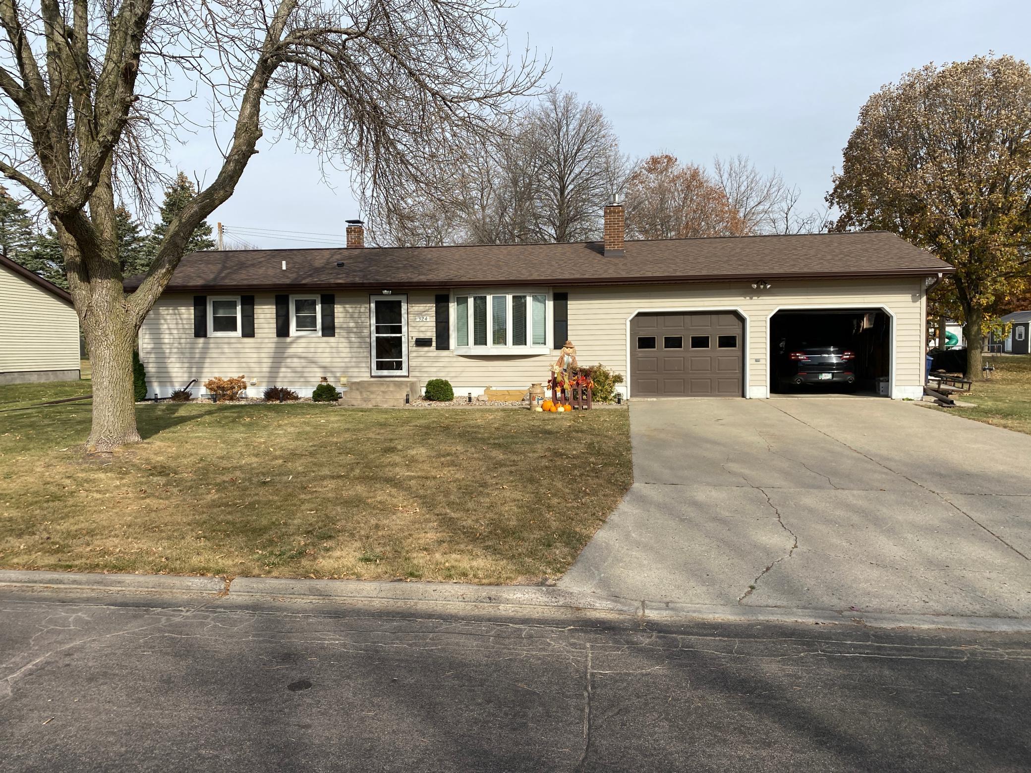 324 W 6th St, Gibbon, MN 55335