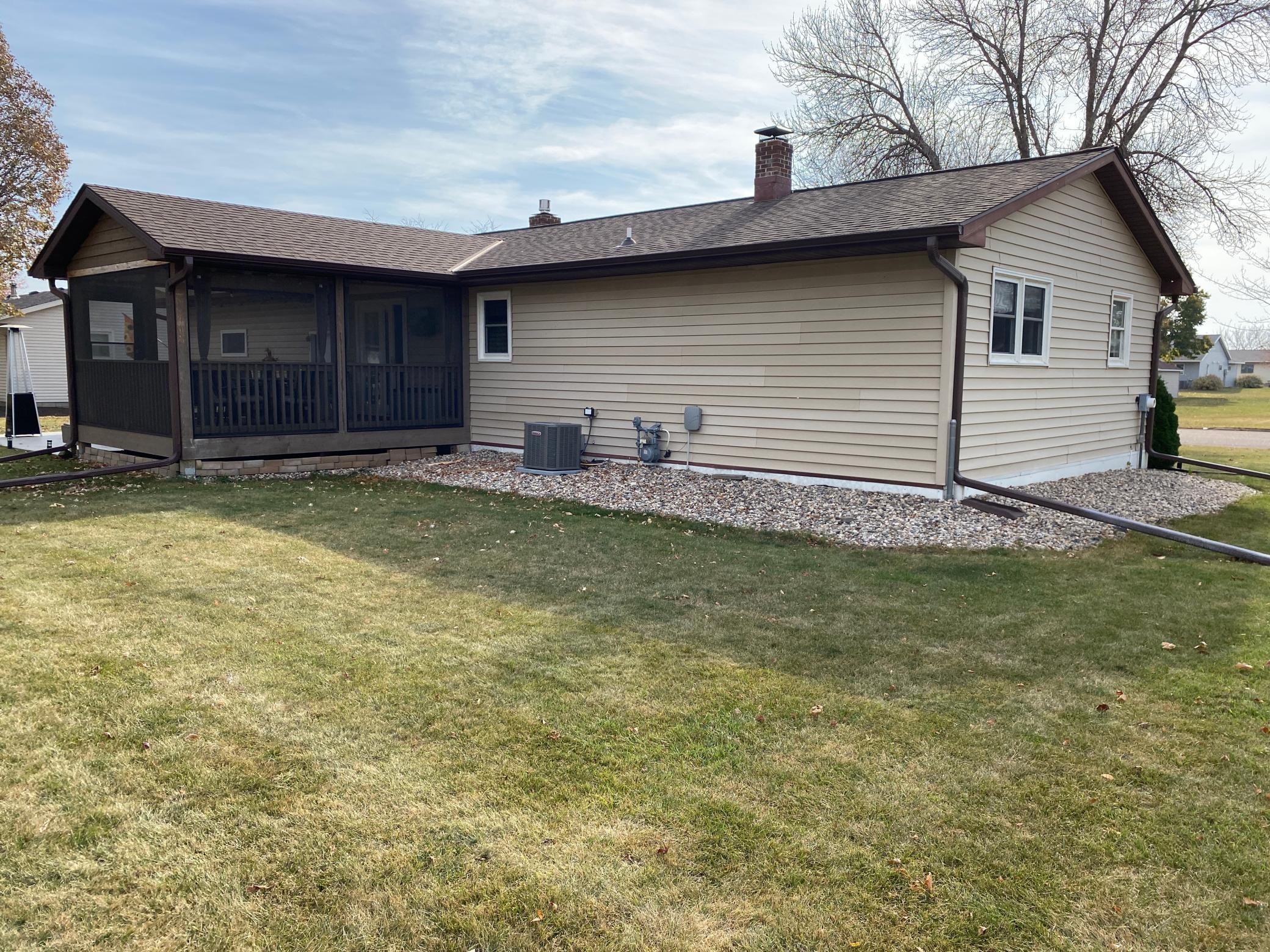 324 W 6th St, Gibbon, MN 55335