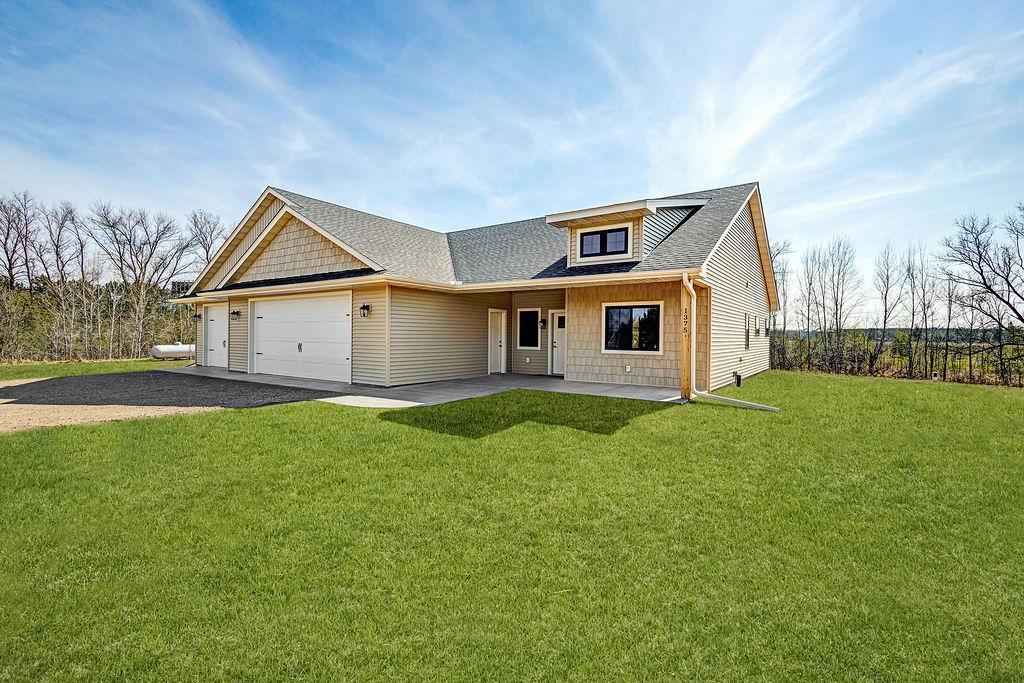 1375 Carriage Hill Dr, Hinckley, MN 55037