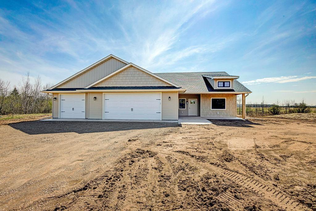 1375 Carriage Hill Dr, Hinckley, MN 55037
