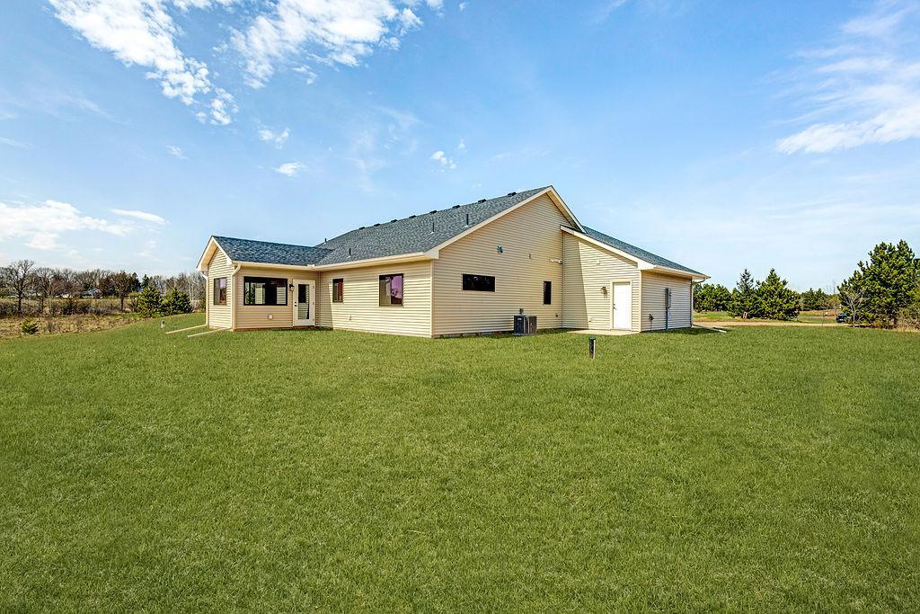 1375 Carriage Hill Dr, Hinckley, MN 55037